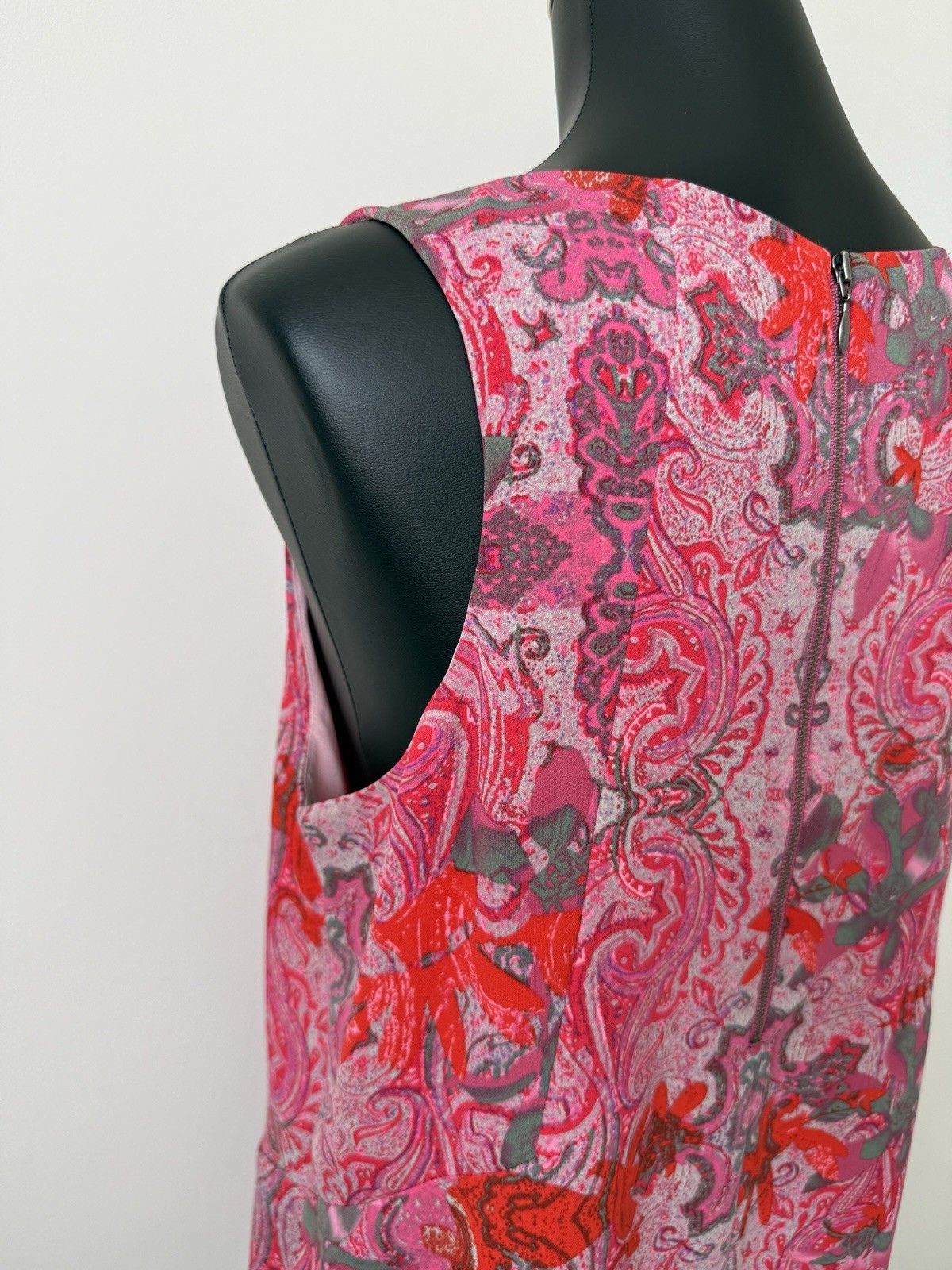 CAbi Jubilee Pink/Purple/Gray Paisley Sleeveless Tank Blouse – SIZE M