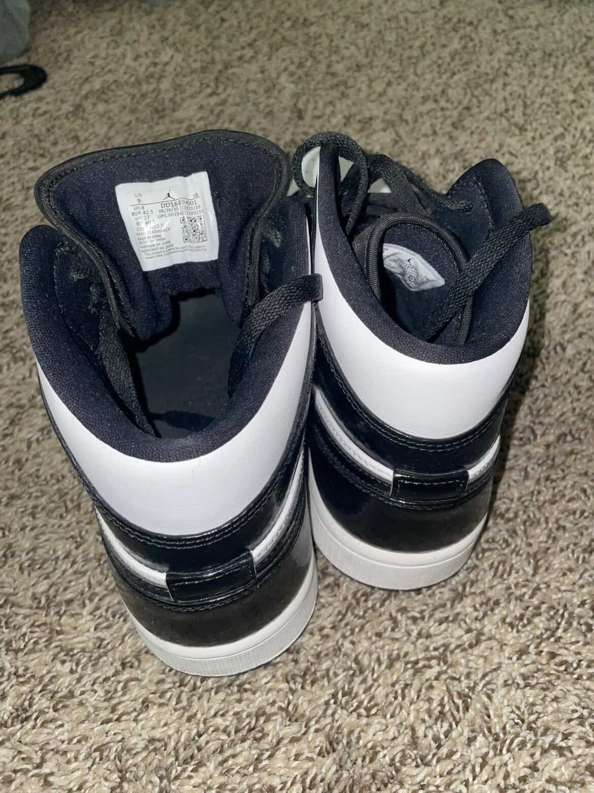 Jordan 1 Mid Black & White Carbon Fibers