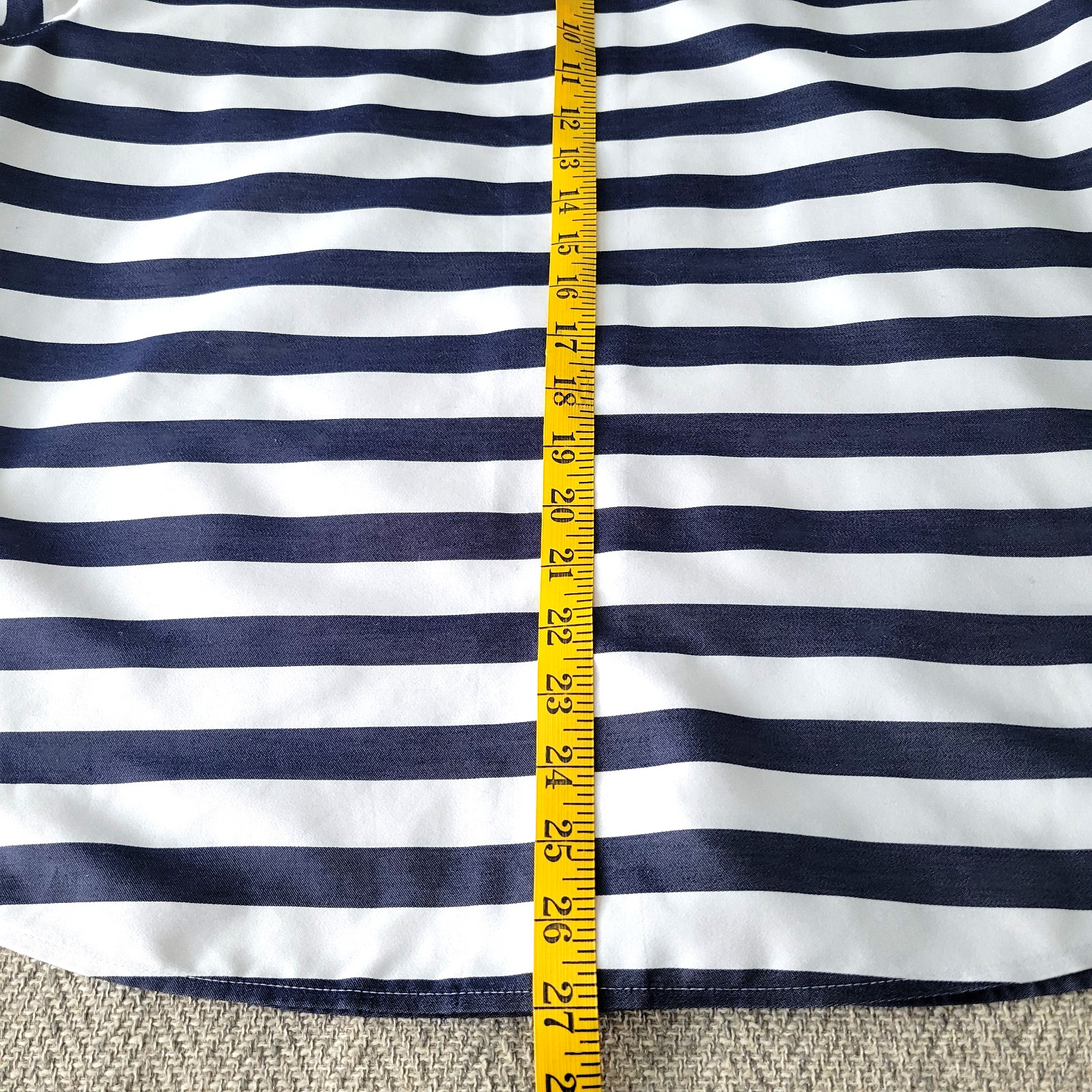 Chicos Shirt Womens 3.5 US XL 18 White Blue No Iron Stripe Pleated Stitch Back