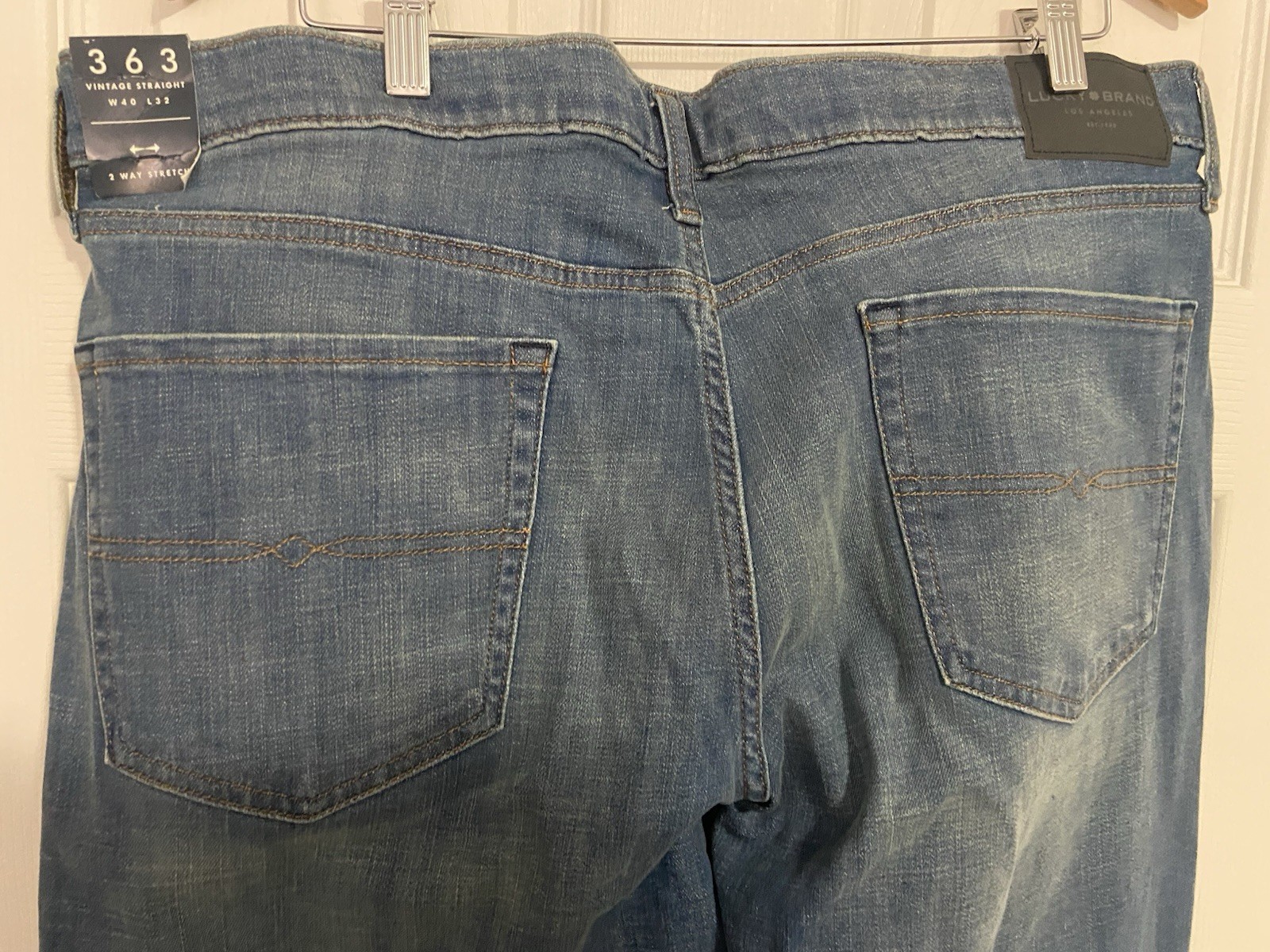 Lucky Brand 363 Vintage Straight Jeans Men’s 40×32 Blue Stretch Denim Distressed