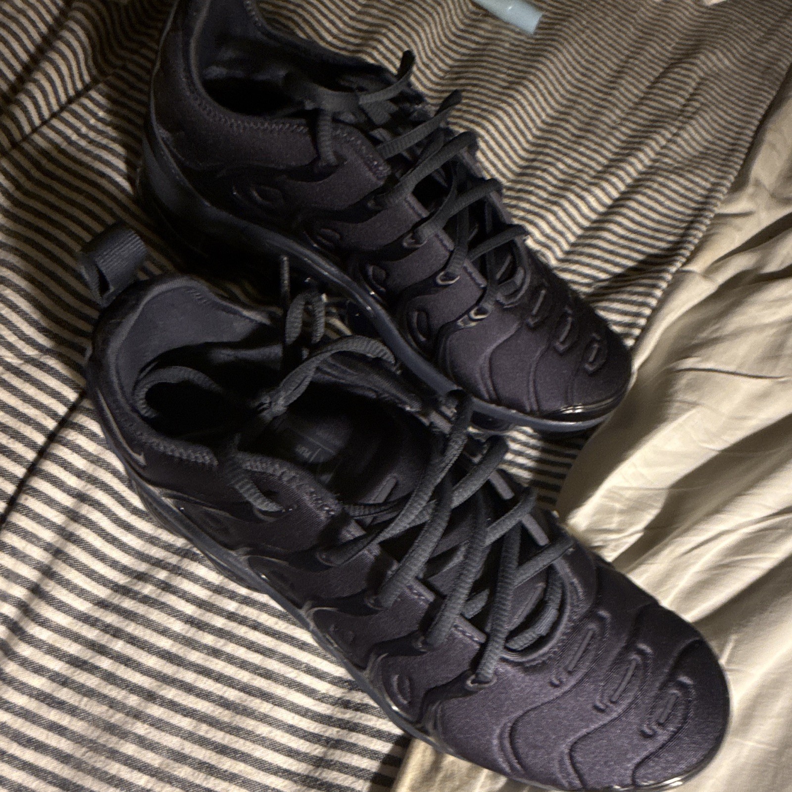 Nike Air VaporMax Plus Men’s Black Low Top Lace-Up Athletic Sneakers