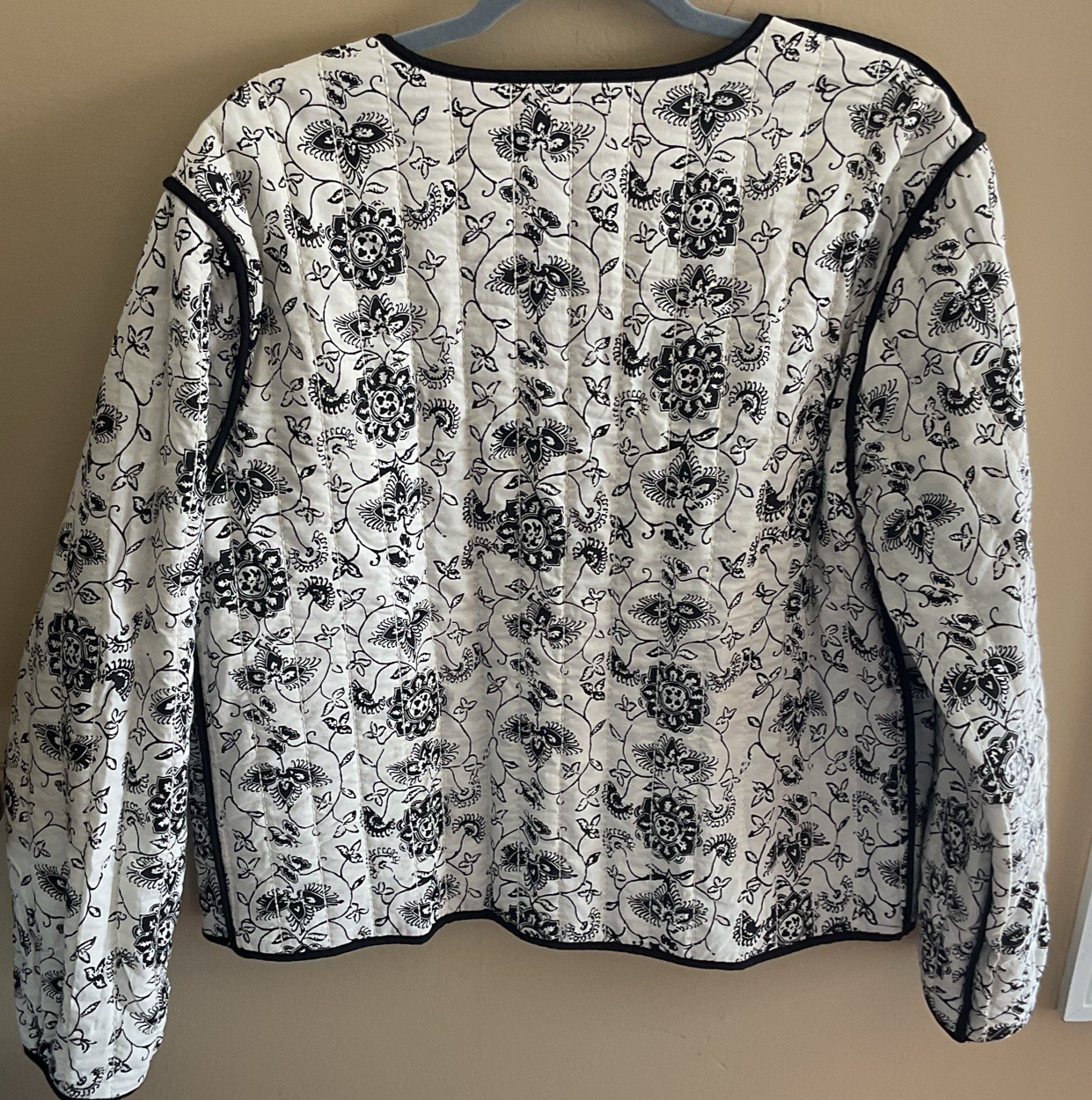 Ladies Size L Reversible Quilted Floral Cotton Jacket- Black & Cream, Worn Once