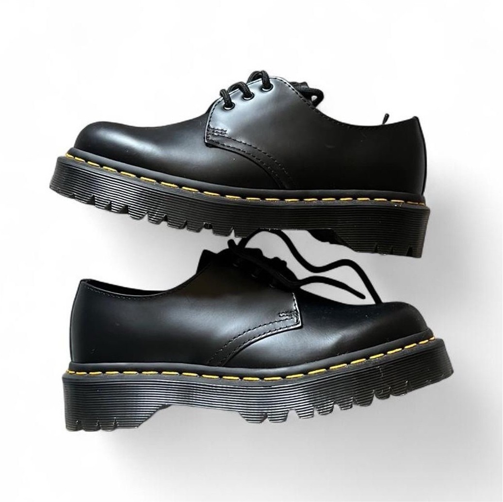 Dr. Martens Men’s Black Leather Lace-Up Oxford Shoes Round Toe Rubber Sole