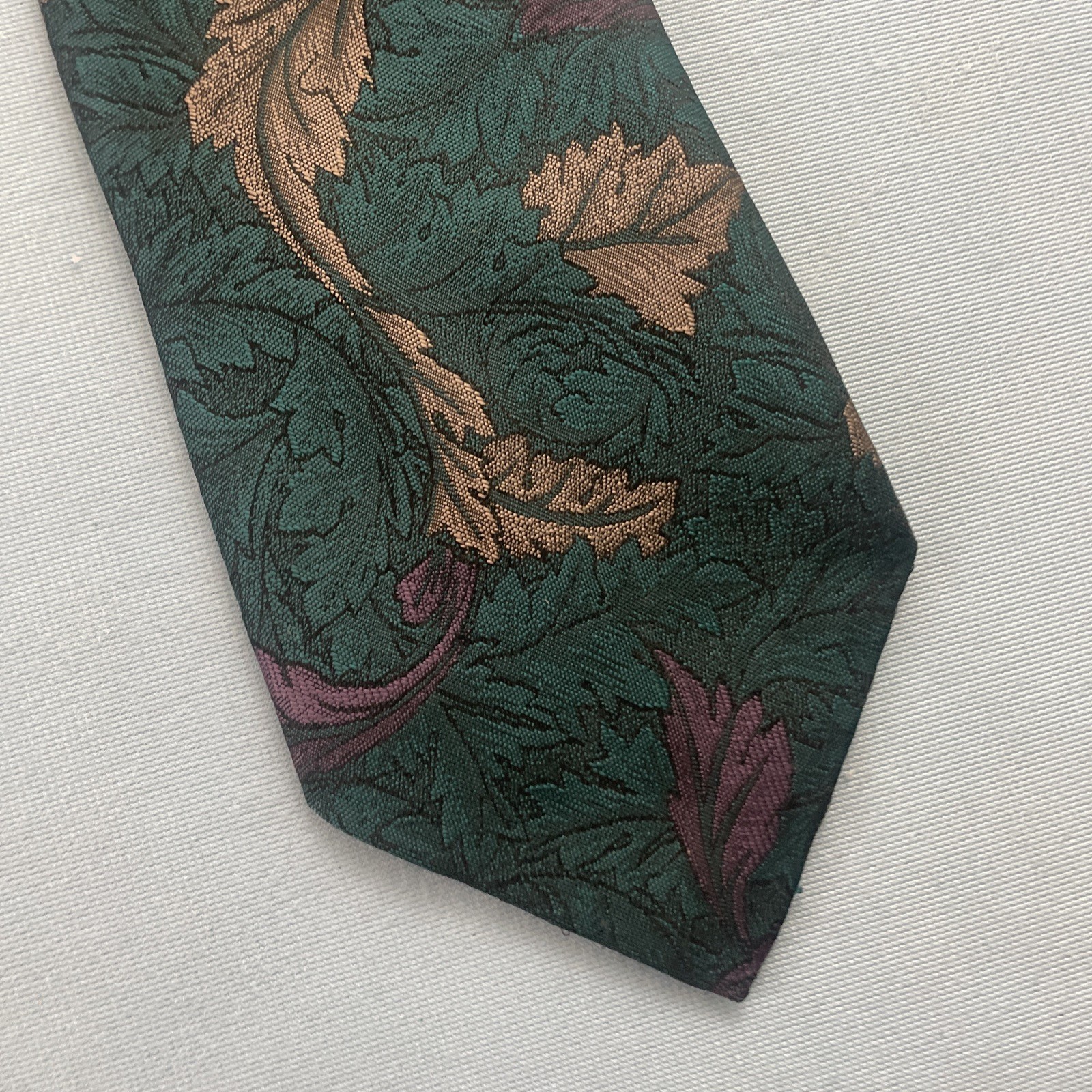 Vtg Necktie Editions Van Heusen Tie Brocade Floral MCM Poly Silk Texture 3×59″