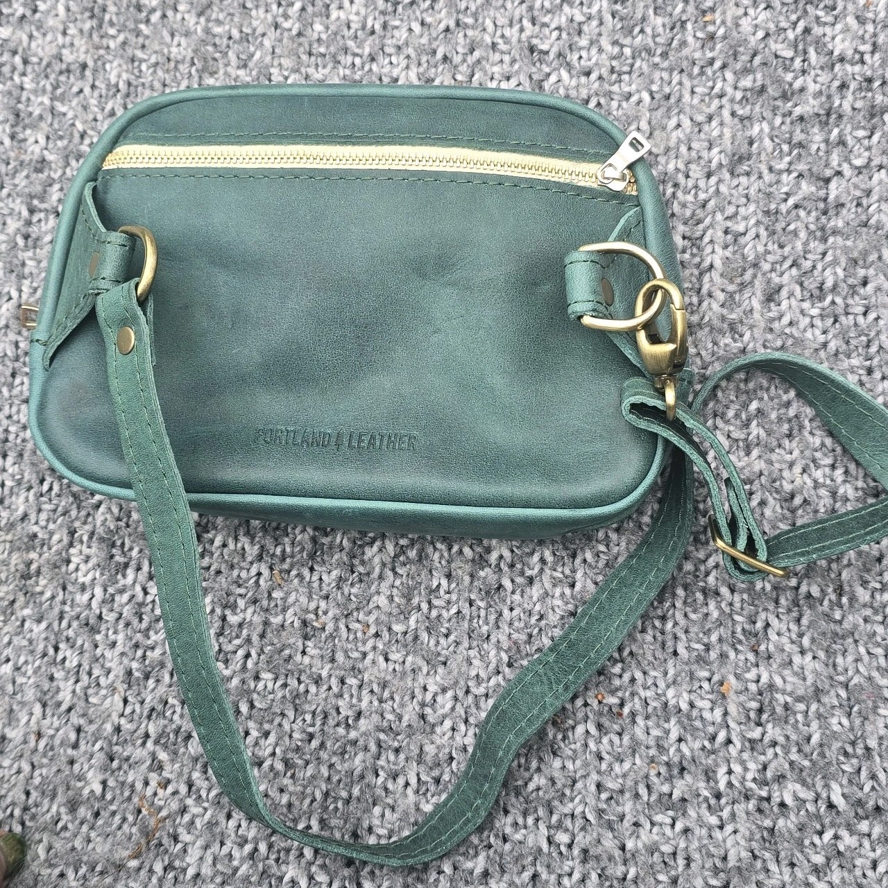 Portland Leather Surf Scarlet Sling, Crossbody Bag, Zip Closure, Strap