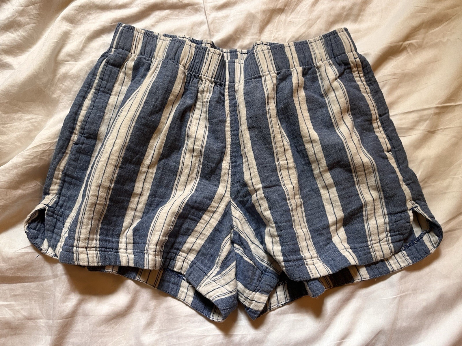 Old Navy Comfort Waistband Women’s L Blue/White Striped Pull-On Shorts