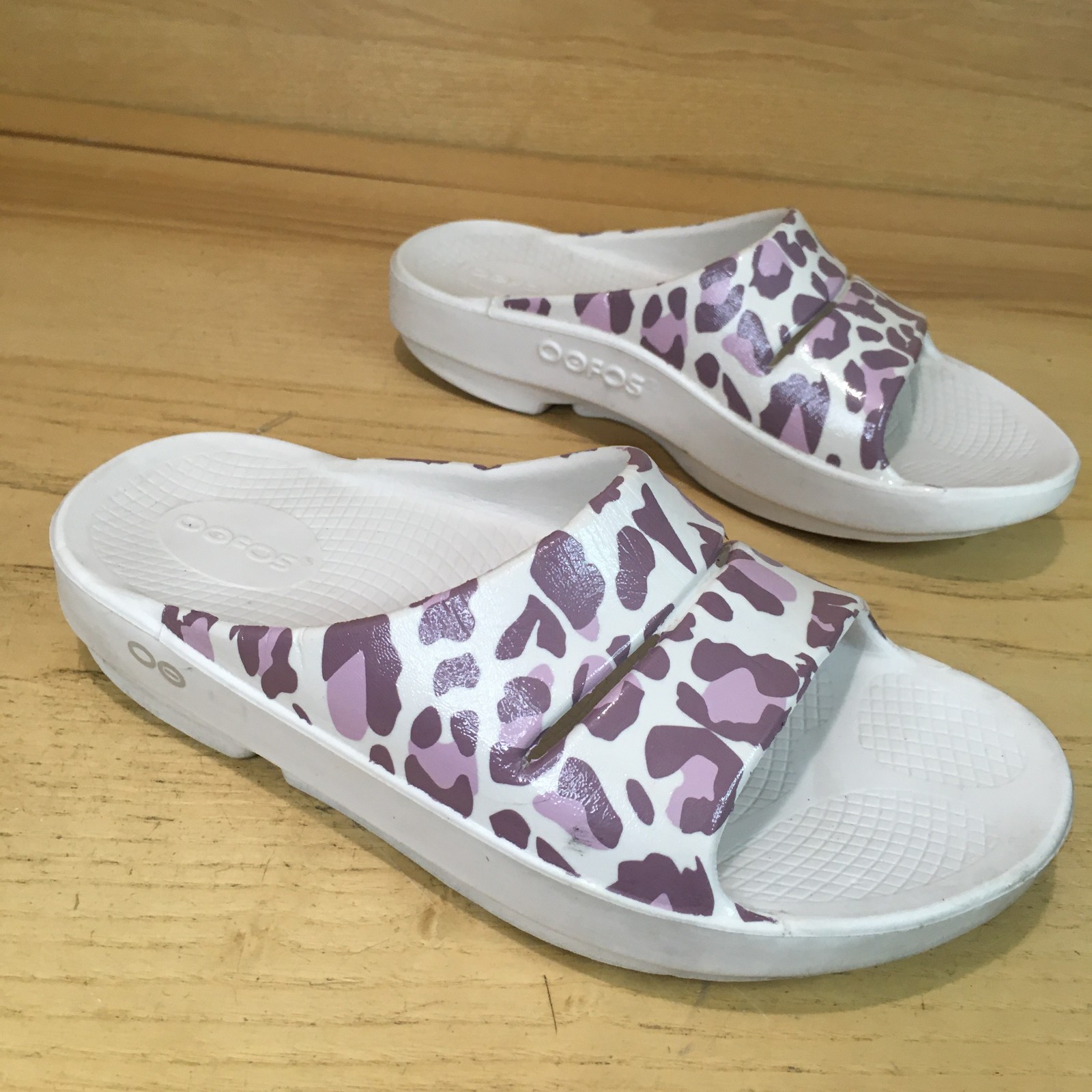 Oofos Ooahh Rose Leopard Comfort Sport Recovery Pink Slide Sandal Size W6 M4