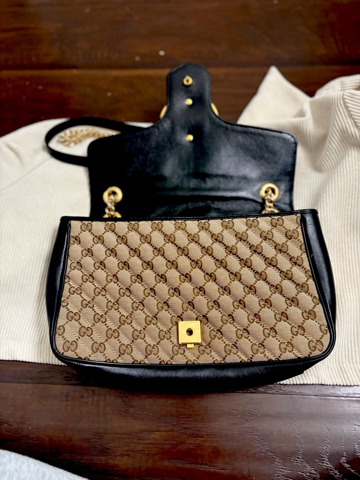 Gucci GG Marmont medium shoulder bag