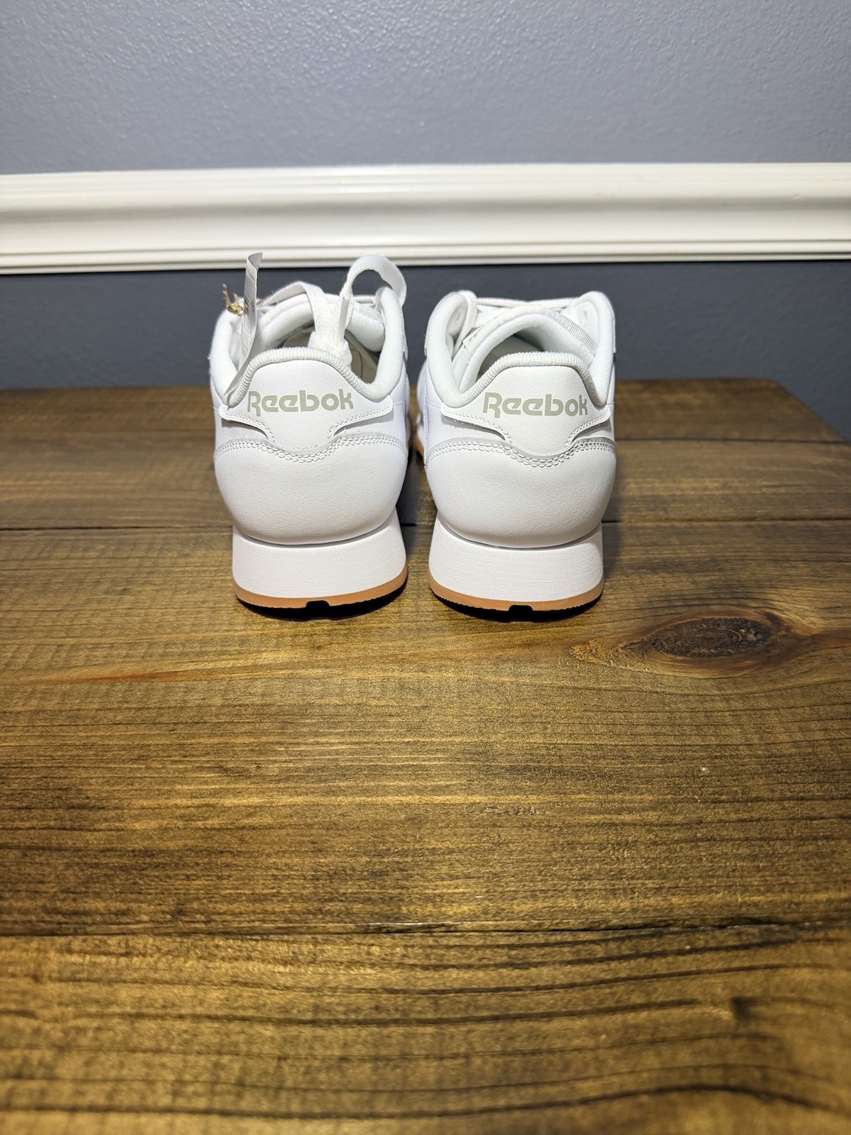 Reebok Classic Leather Women’s Low Top Leather Sneaker White/Gum Lace-Up