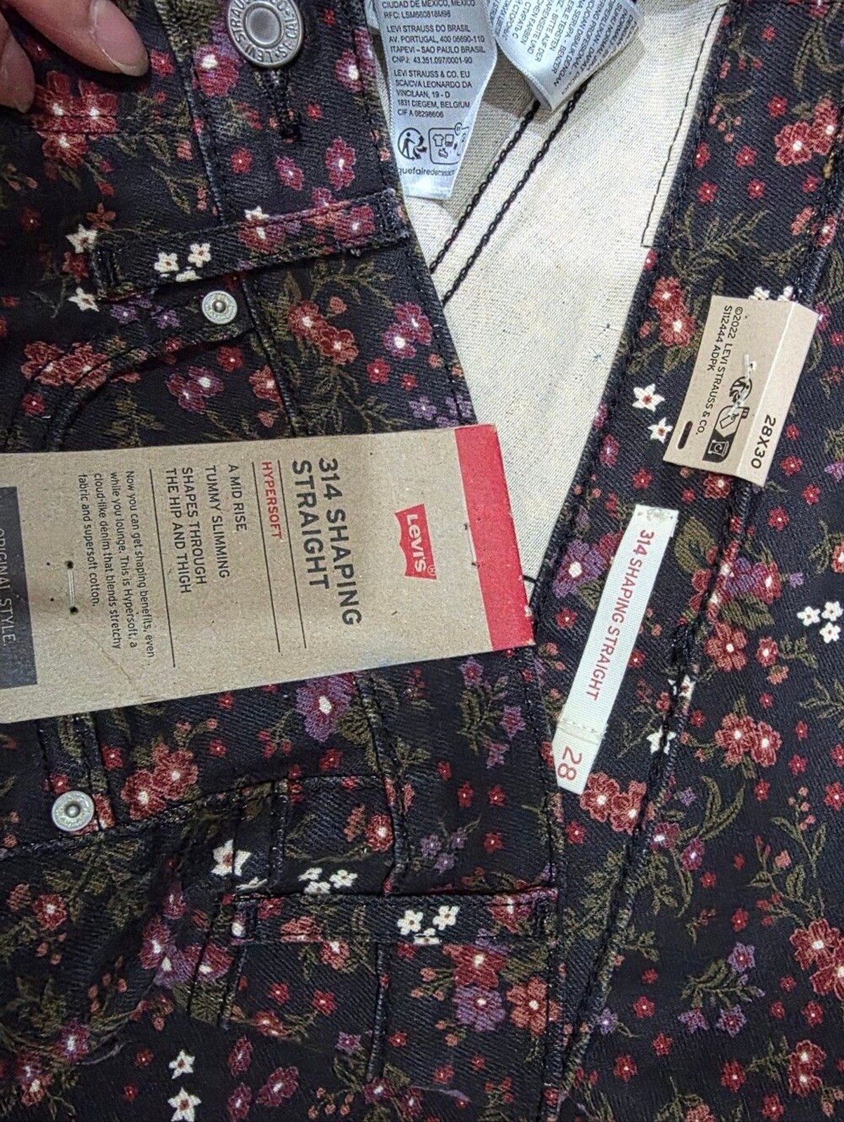 NWT Levi’s 314 Shaping Straight Floral Print Jeans 28×30 Mid Rise Hypersoft