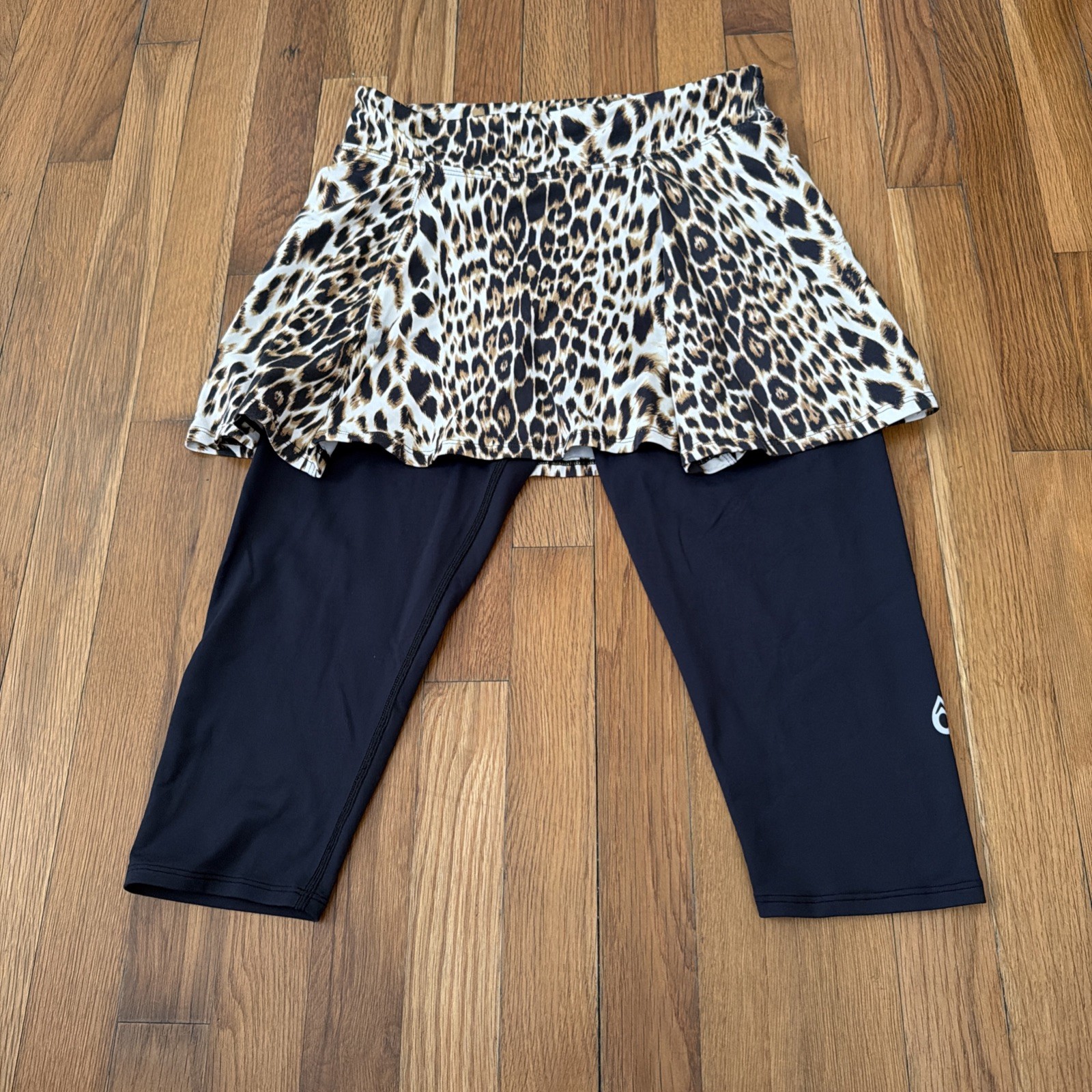 Dona Jo Women’s Leopard Print Athletic Skort/Leggings Size M (Q07)