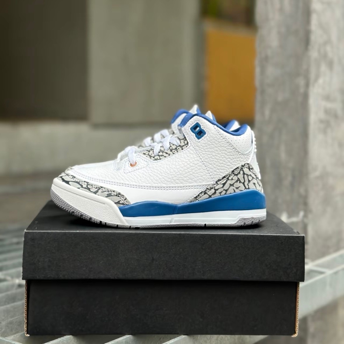 Air Jordan 3 Retro ‘White Blue’ Men’s Mid Top Basketball Shoes