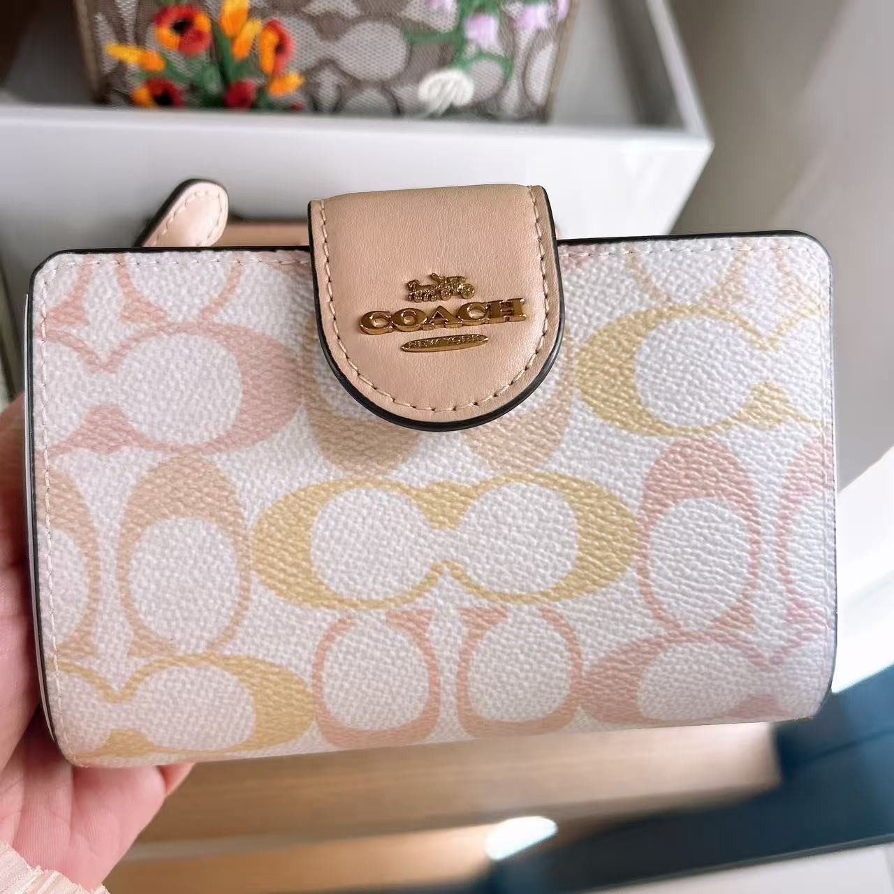 NWT Coach Medium Corner Zip Wallet CEC30/CEC31/CEC32 In Pretty/With Floral