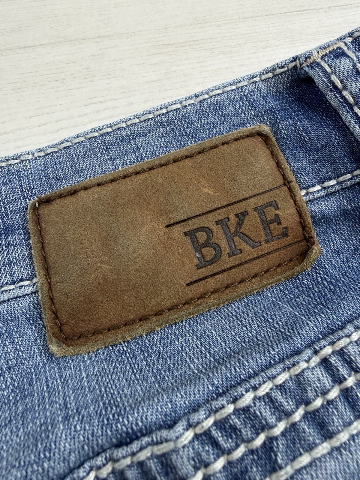 Buckle BKE Jake Jeans Boot Leg Medium Wash Stretch Whiskered Denim Mens 30×32