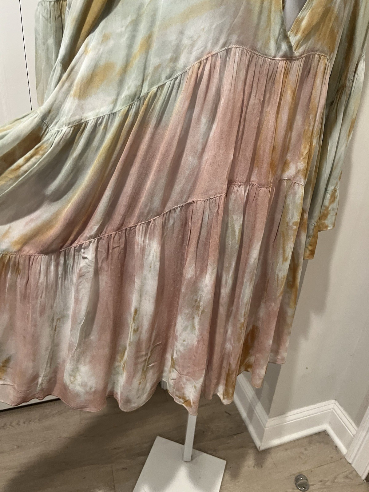 Young Fabulous & Broke Tie Dye Chiffon V-Neck Bell Sleeve Trapeze Dress S