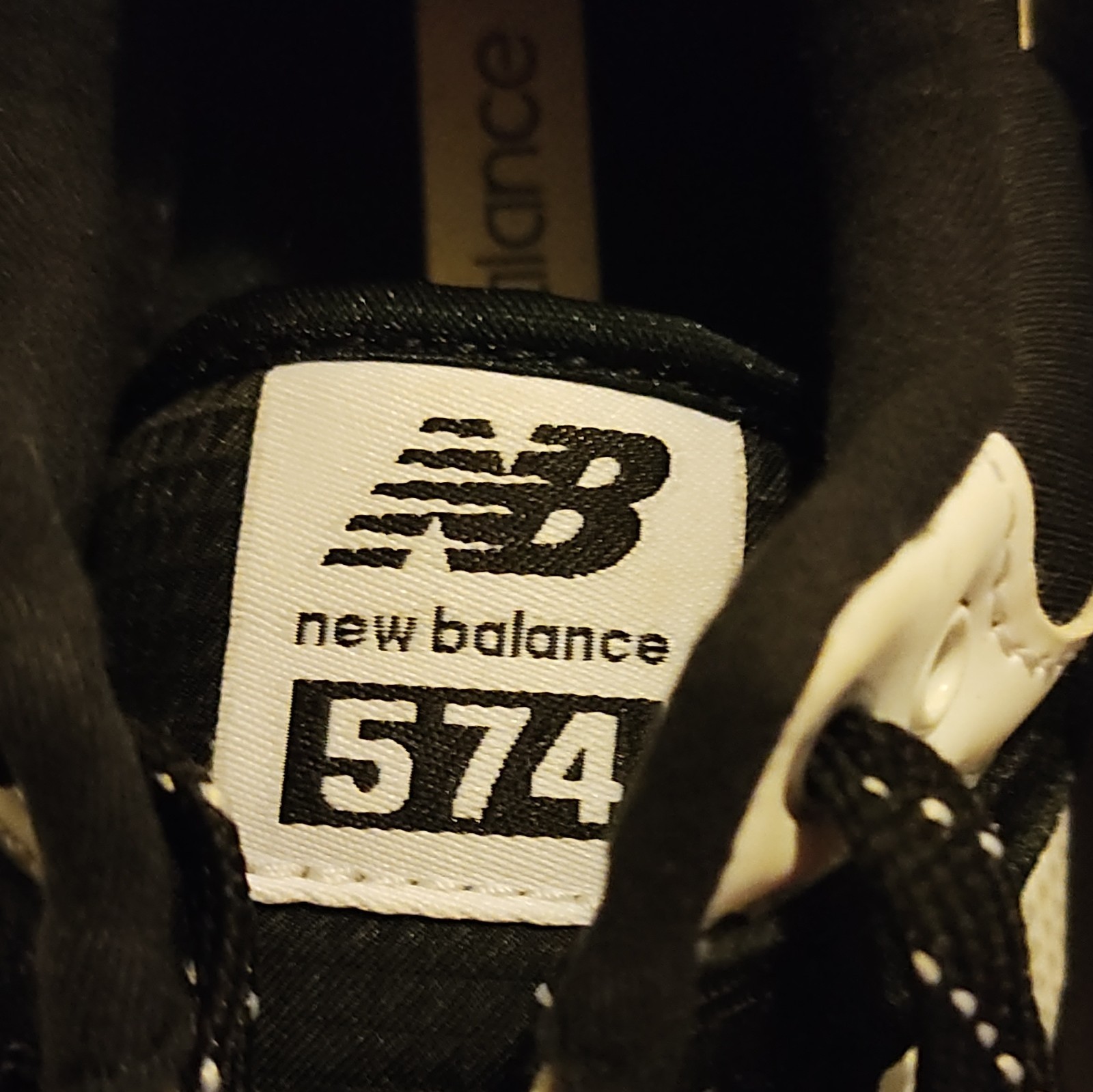 New Balance 574 Black/White/Gray Low Top Men’s Lace-Up Sneakers GC574WM2