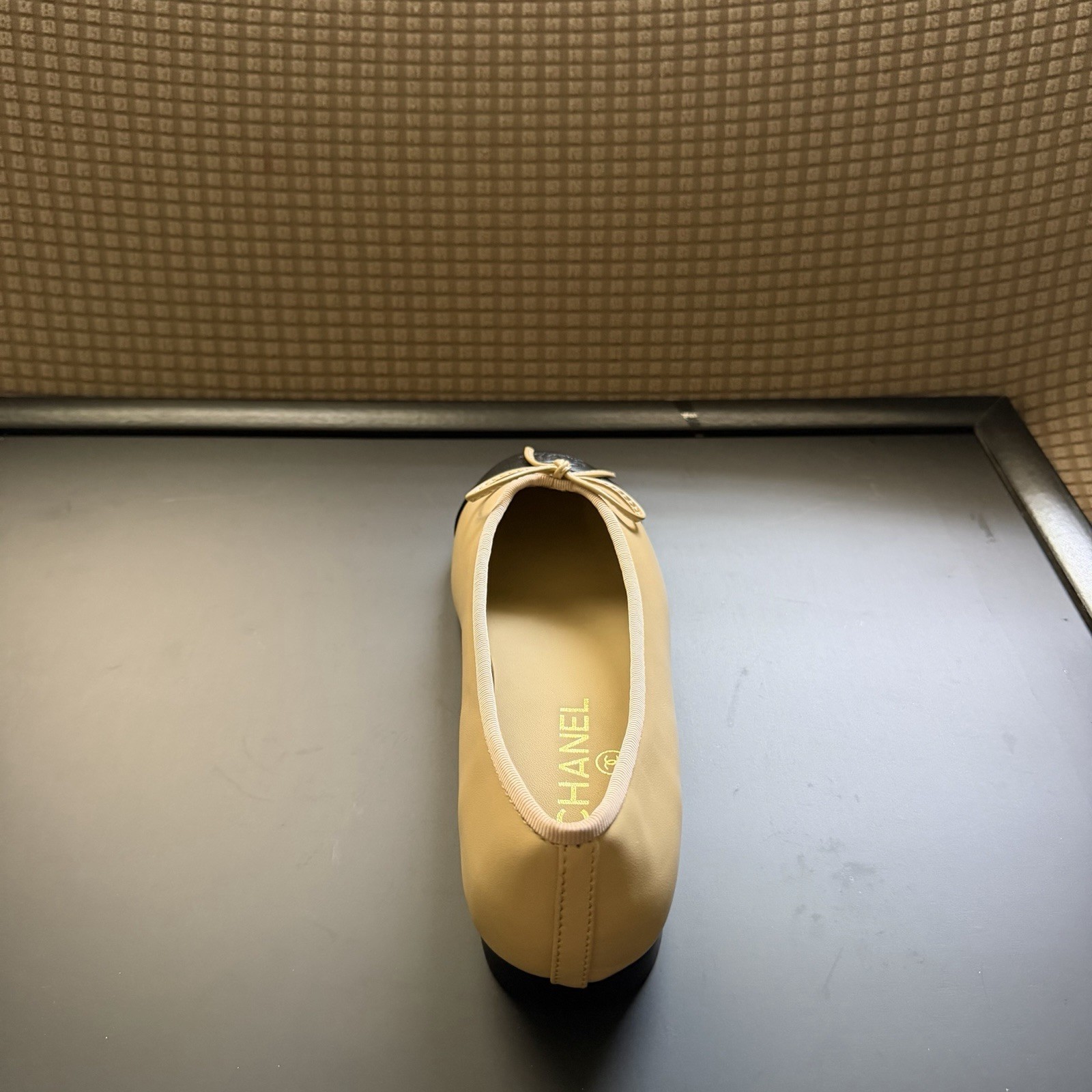 Casual Shoes Beige/Black Cap Toe Logo Bow Ballet Flats Leather Women’s 5.5