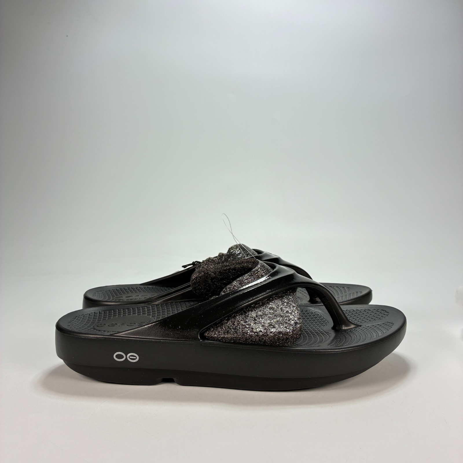 OOFOS OOlala Black Glossy Comfort Recovery Slide Thong Sandals Women’s Size 10