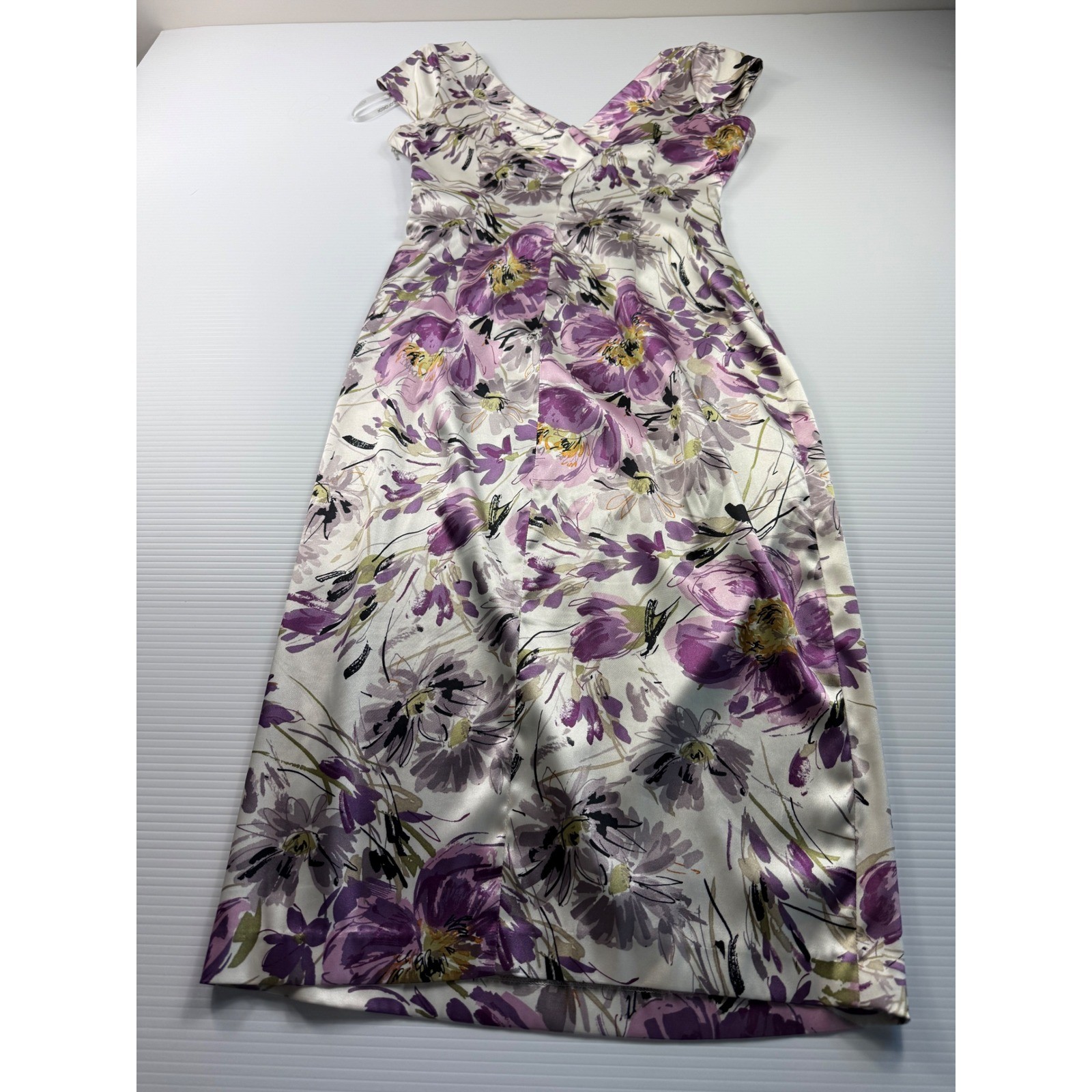 Maggy London Purple Floral Satin V-Neck Cap Sleeve Sheath Dress Size 8 RN 58142