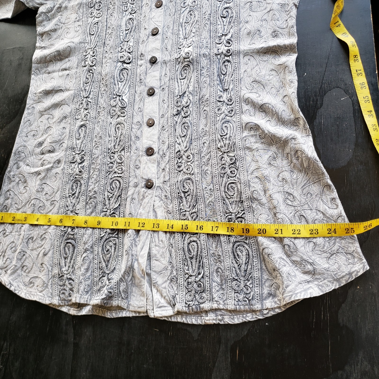 Boutique Embroidered Tunic Top L/XL Dove Gray Button Front Tie Back Boho Artsy