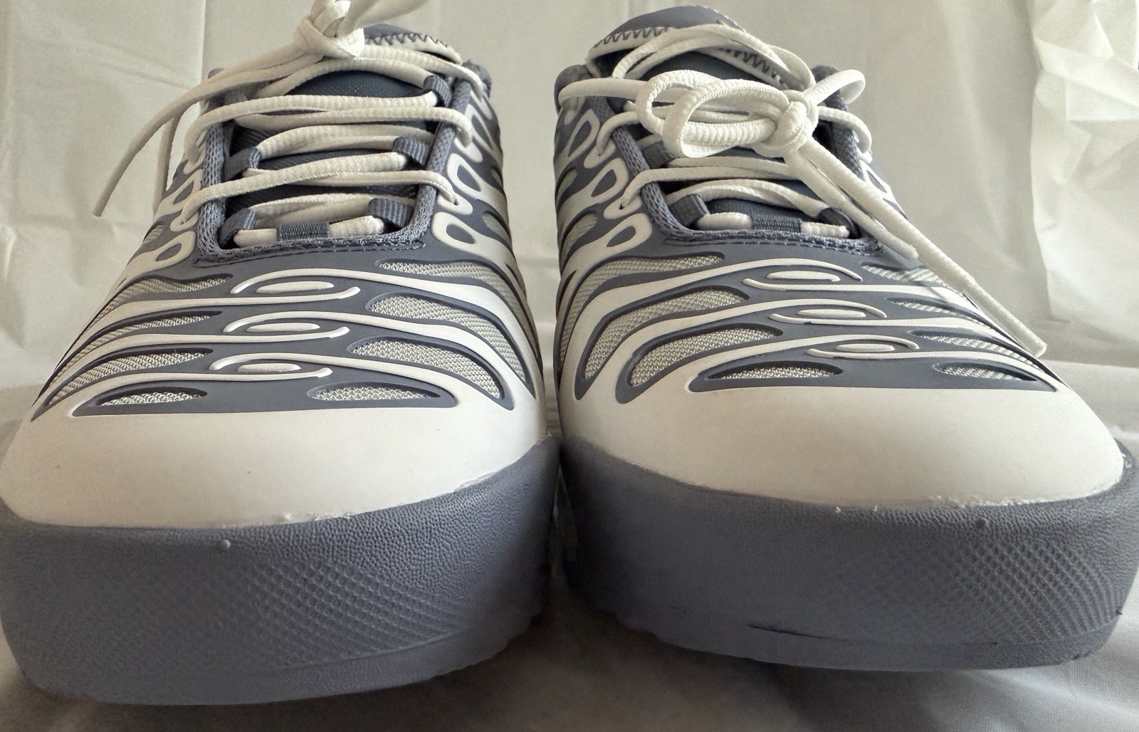 Nike Air Max Plus Tuned Air Men’s Low Top Lace-Up Sneakers Gray/White