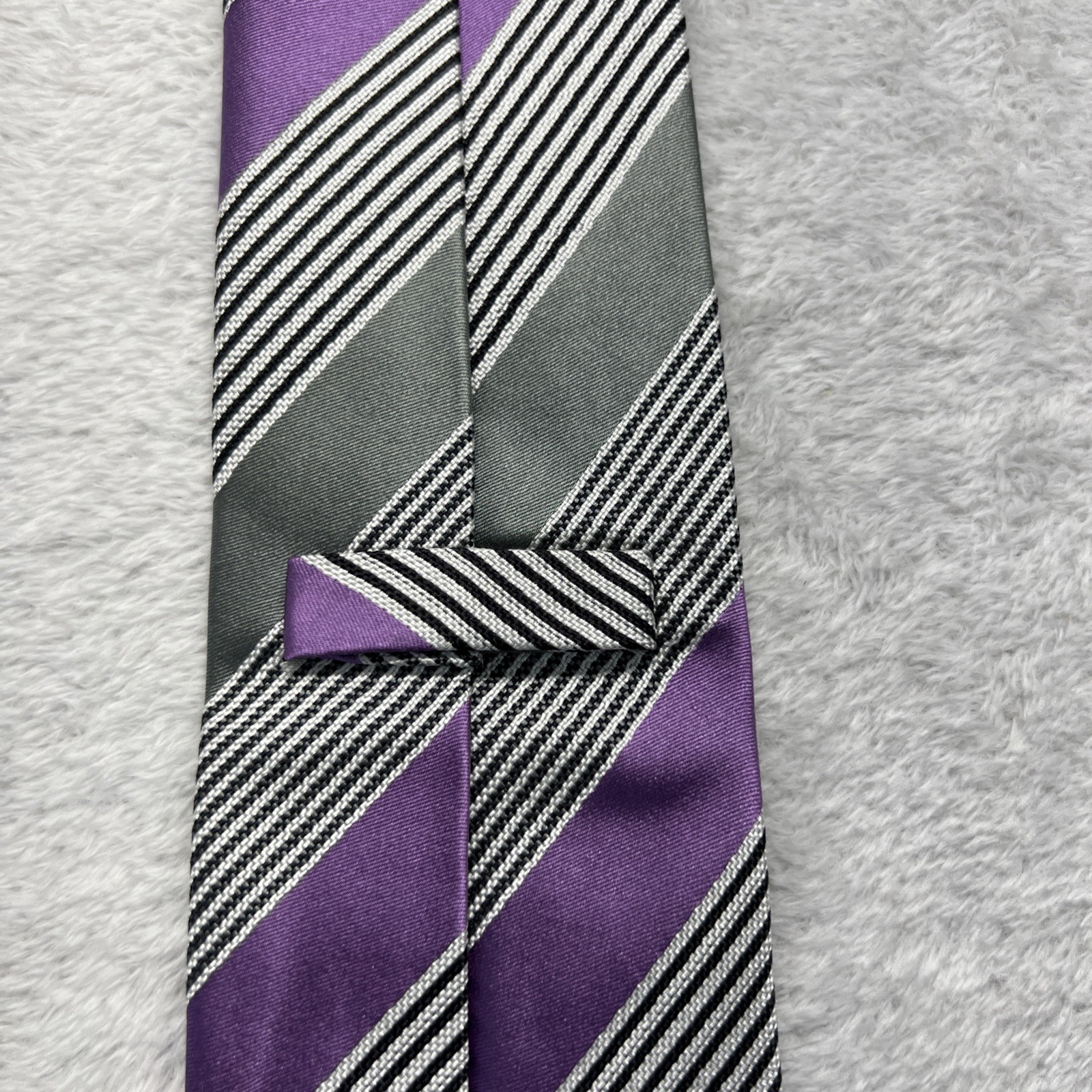 Bugatchi Lavendar Silver Stripe Mens Necktie 3.25×59” 100% Silk Made In Italy