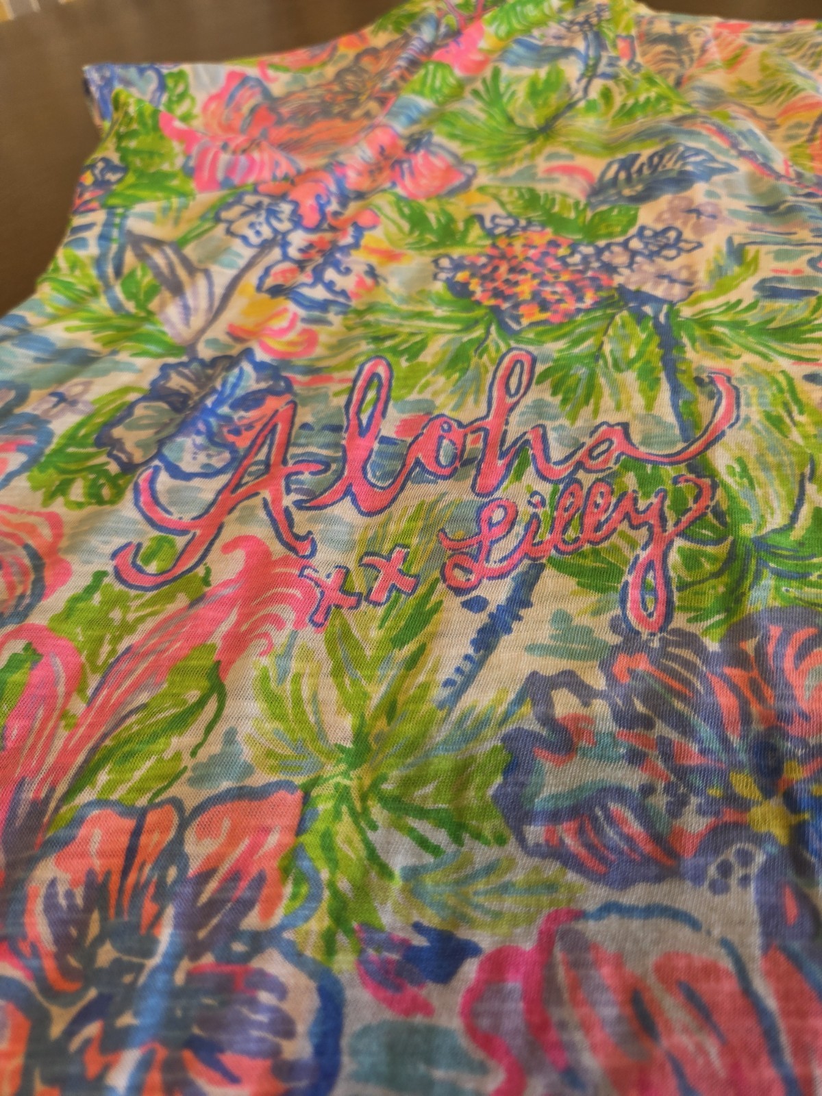 Lilly Pulitzer Women’s 2XL Etta T Shirt With Aloha LILY Pattern