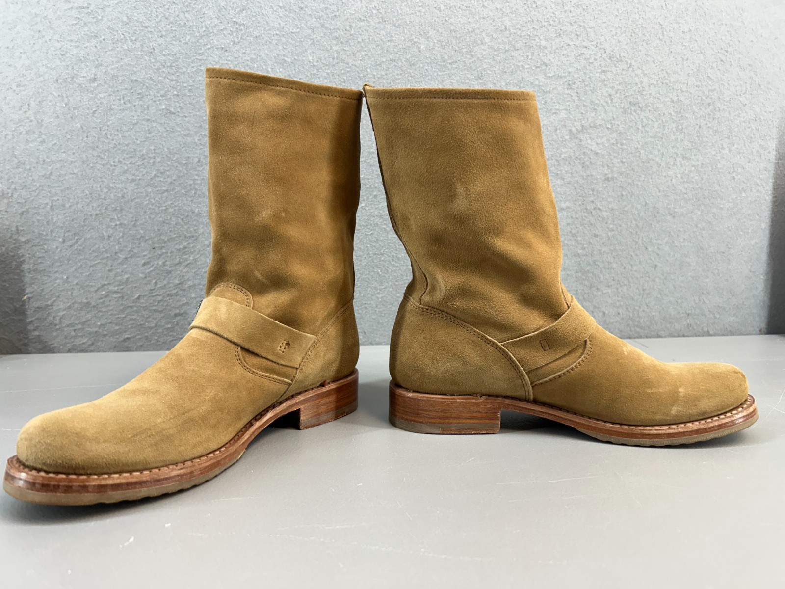 FRYE Veronica Short Suede Boots Women’s Size 7 Camel Tan Moto Engineer Buckle