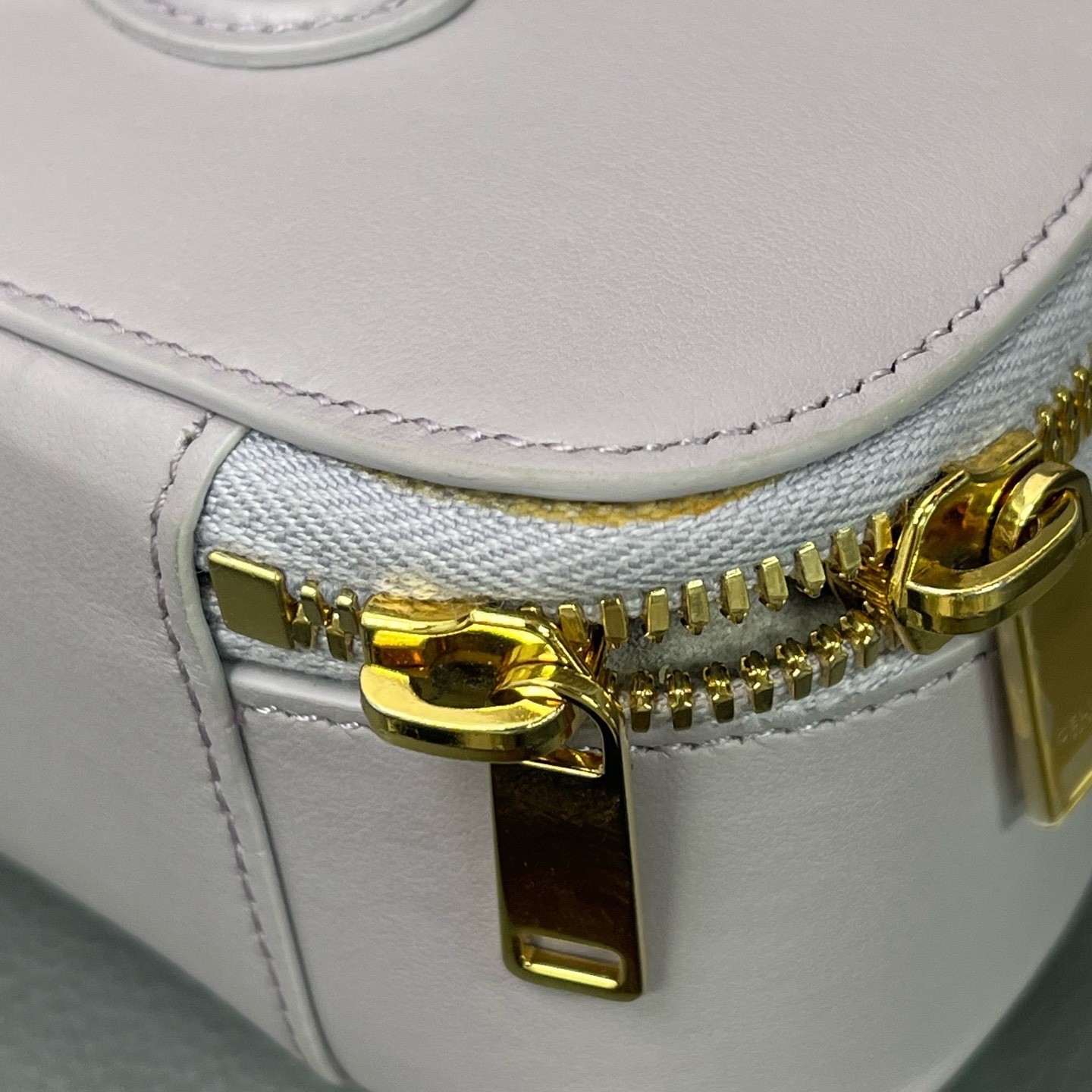 Celine Pre-Owned Authentic Luxury Handbag Lavender 17.5×12×6cm