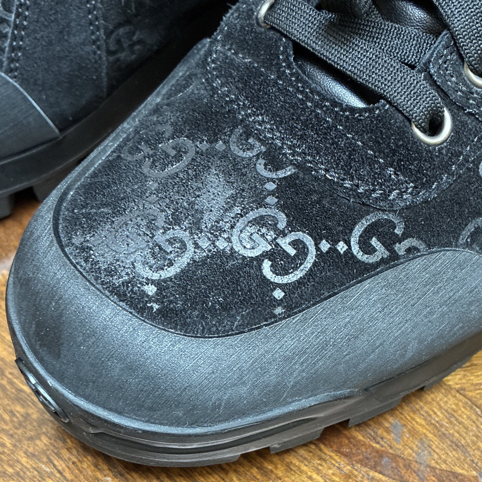 Gucci Men’s Black Suede Ankle Hiker Boots Lined Lace-Up Logo Fur Trim