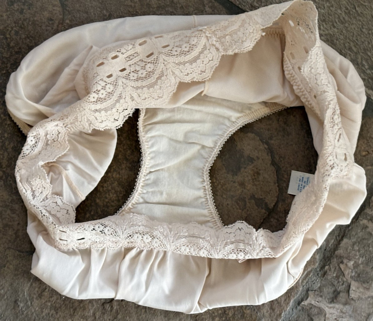 Olga Medium Ivory Scoop Secret Hug Half Pint Hipster Panties #913 VINTAGE