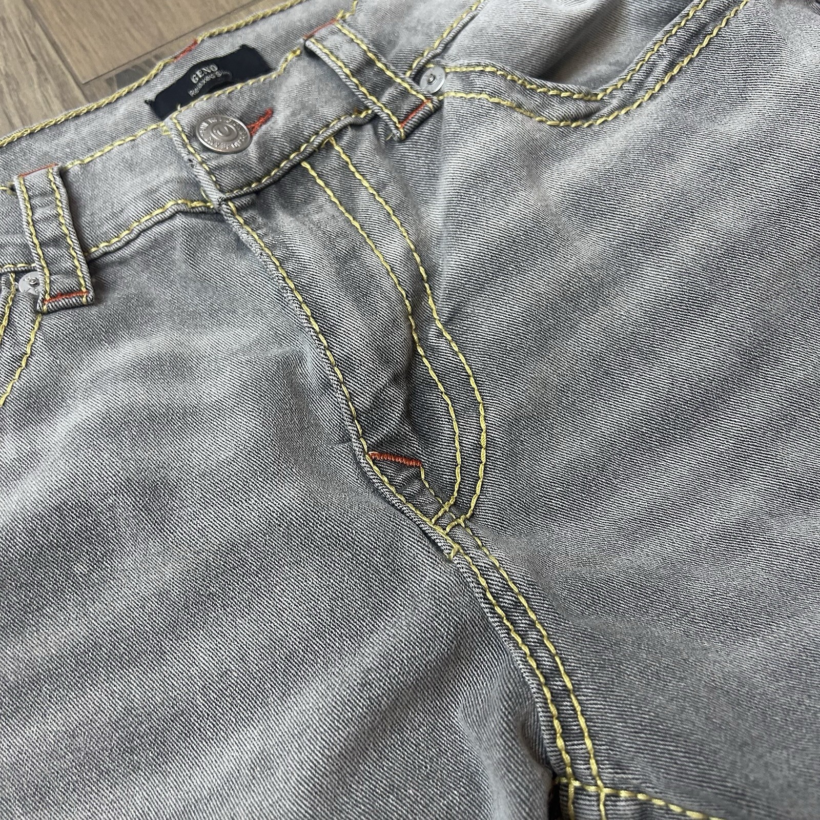 True Religion Geno Slim Mens Jeans Gray Wash Relaxed Denim Red Big T Stitching