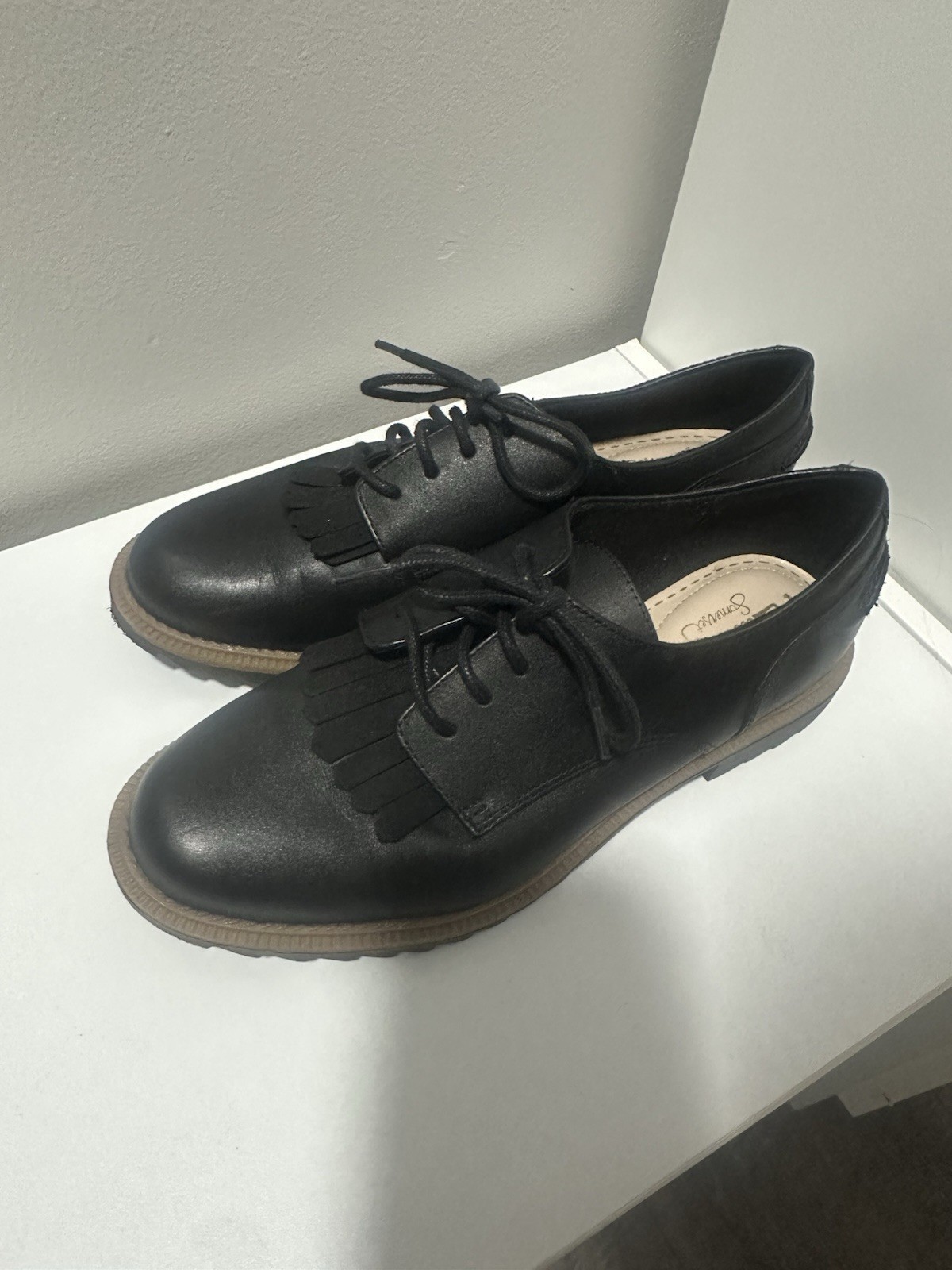 Clarks Women’s Leather Oxford Shoes – Size 7 (EU 37.5)