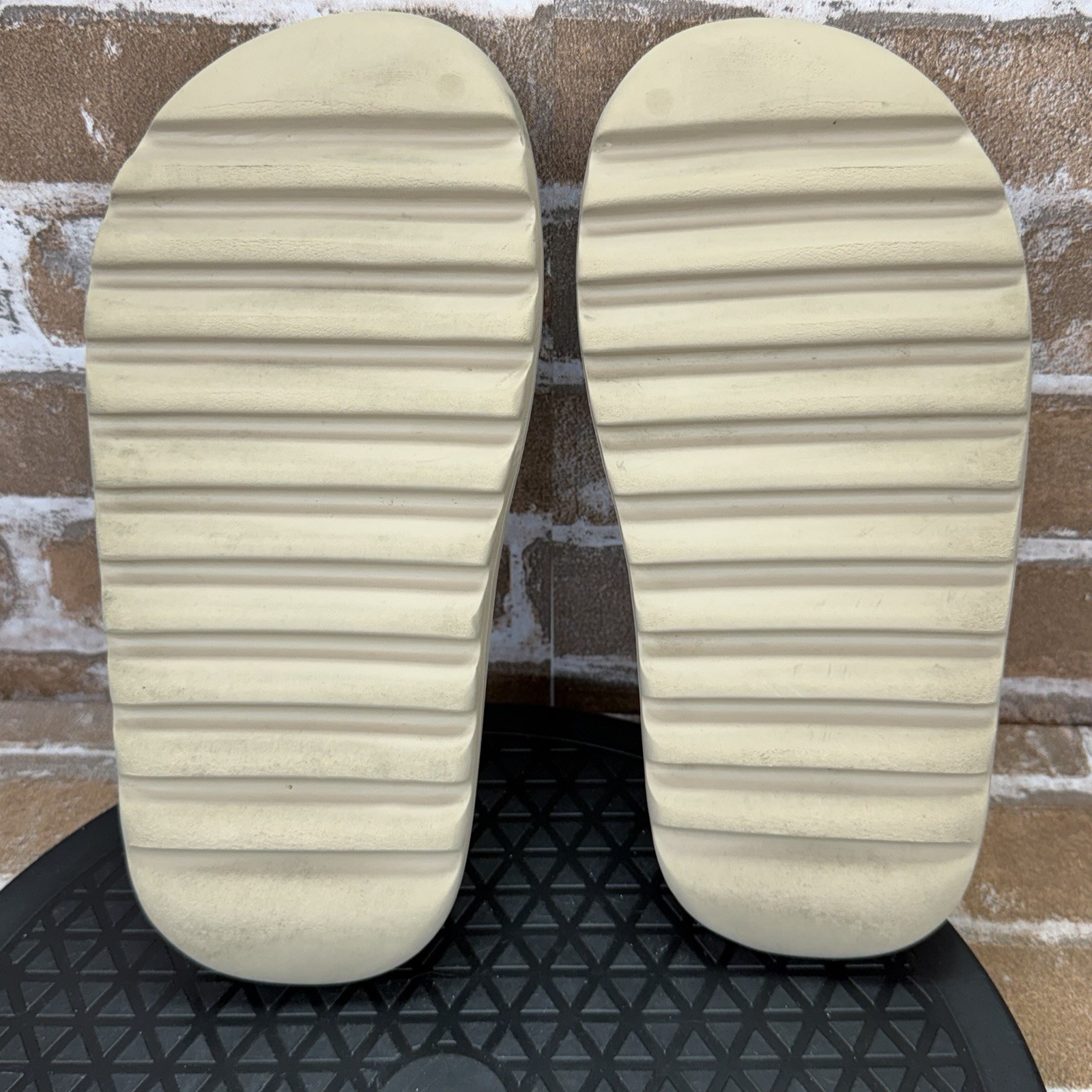 Adidas Yeezy Slide Bone Slipper Sandals FZ5897 YZY Unisex Size 7