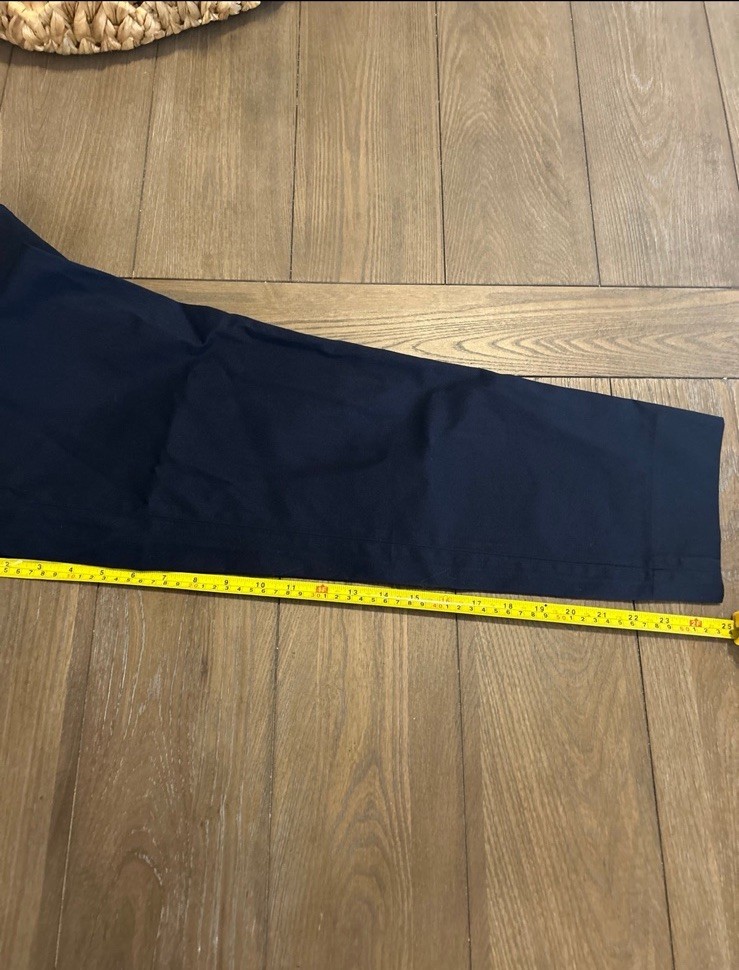 Talbots Navy Cropped Pants, Straight Leg, Classic Fit, 98% cotton Pockets