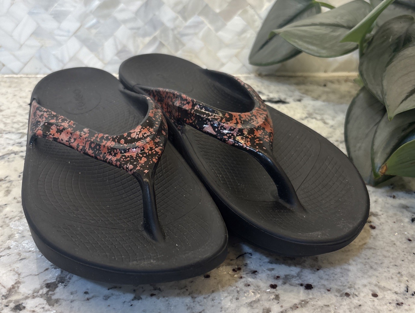 OOFOS OOlala Ltd Edition Bellini Splash Recovery Flip Flop Thong Sandal Women 10