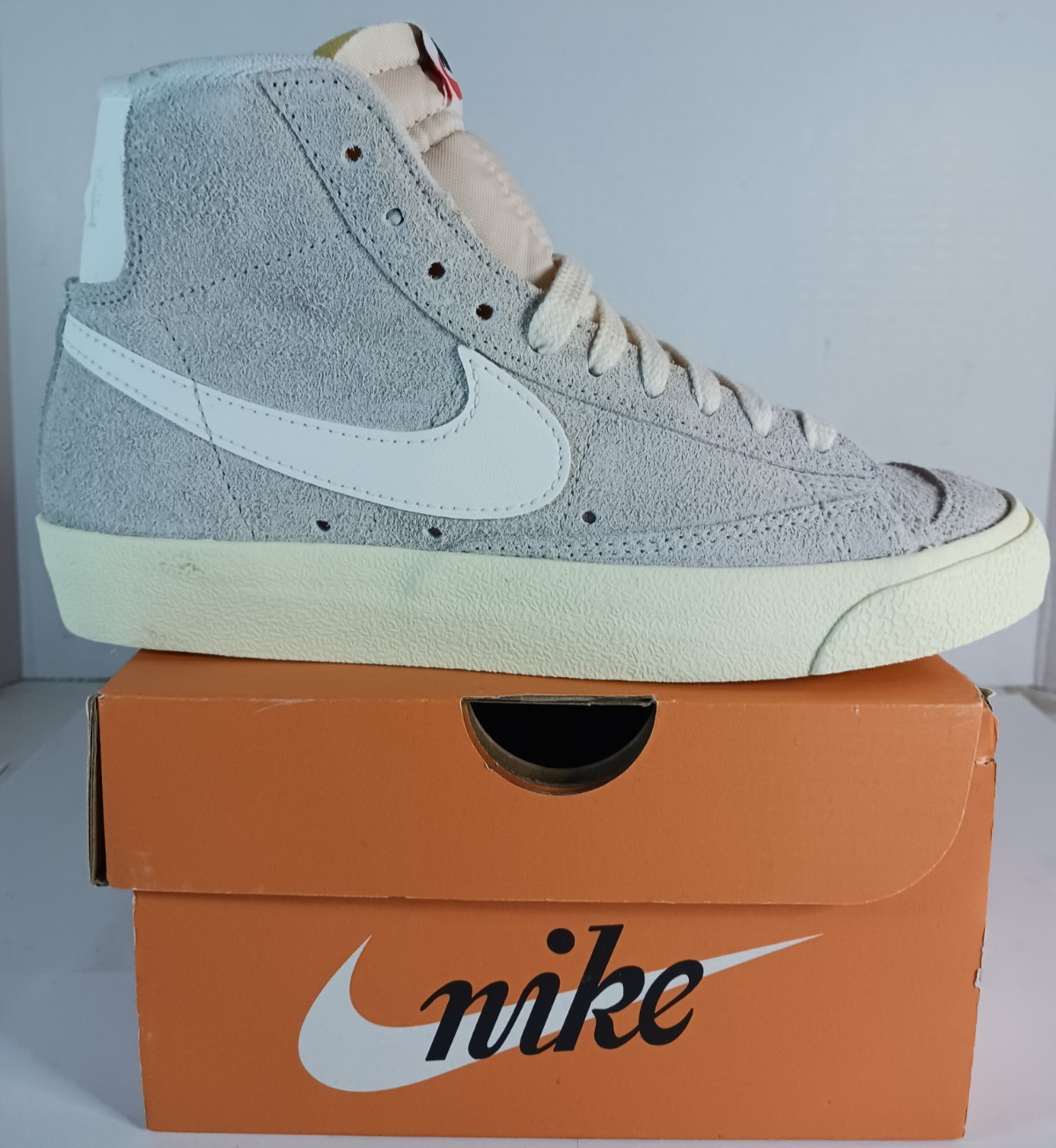 Nike Blazer Mid ’77 ‘Light Bone/Alabaster’ Shoes Womens Size 5.5