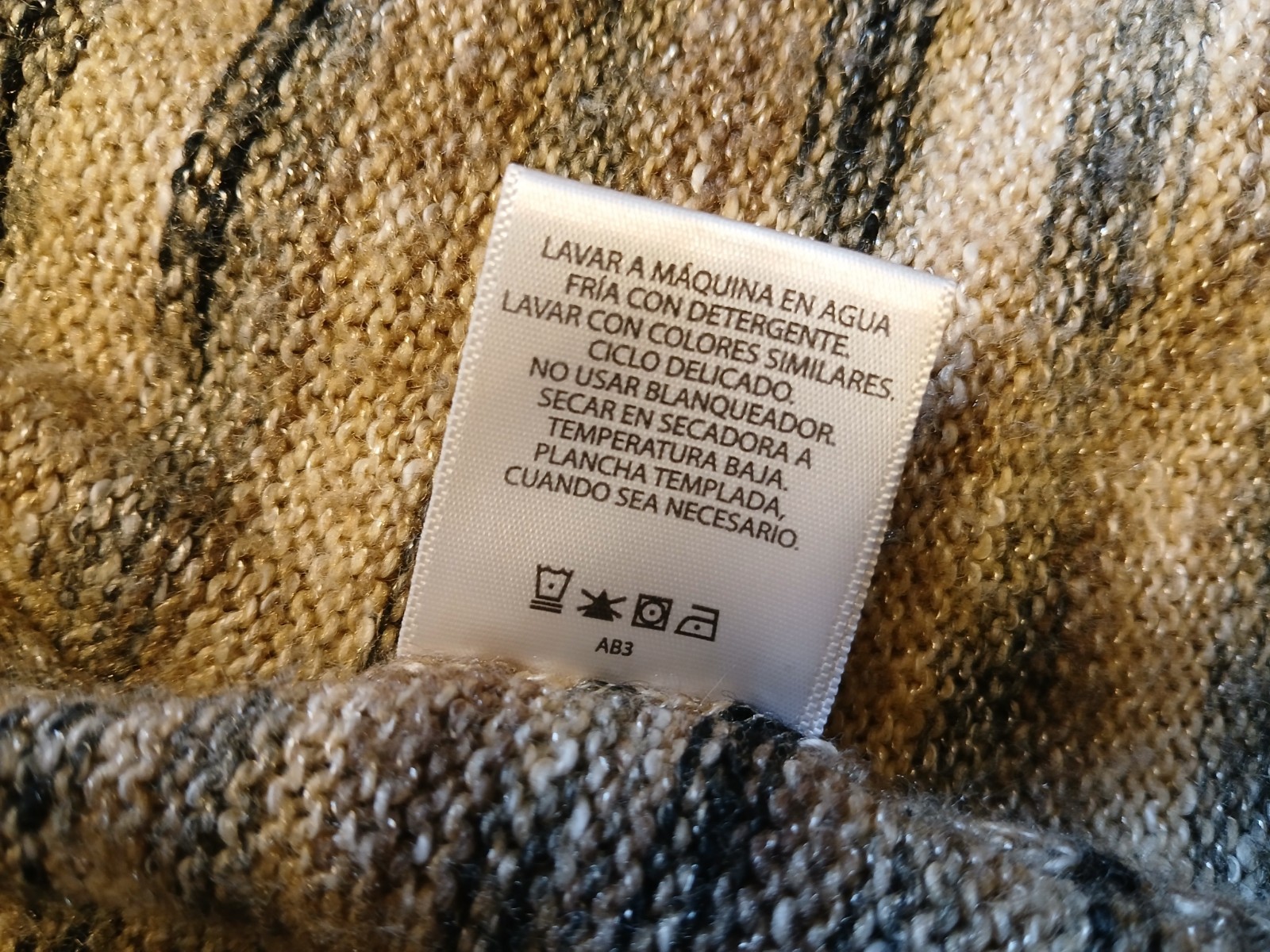 Womans White Stag XL Multicolor Pullover Sweater