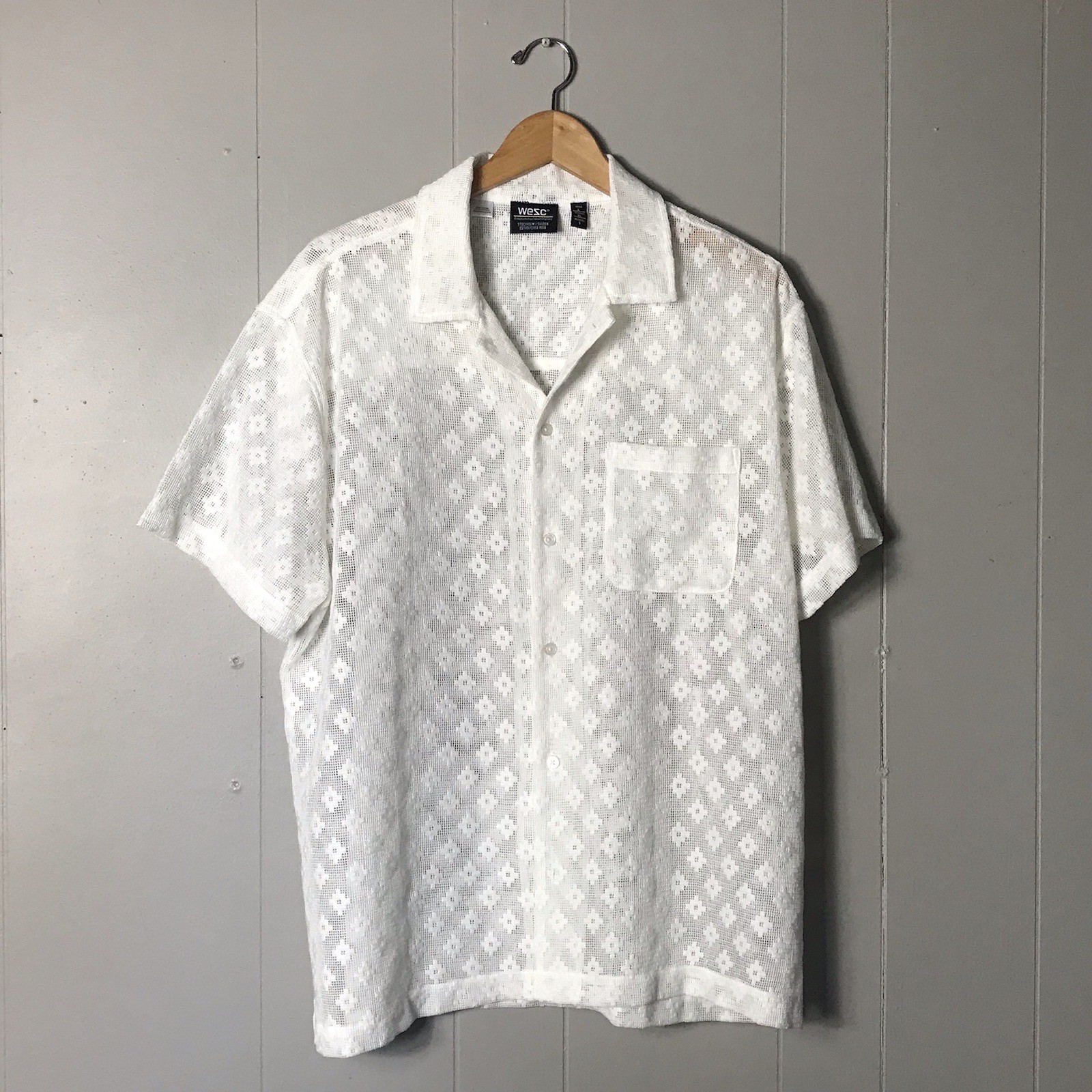 WESC WHITE SHEER GEOMETRIC PATTERN BUTTON FRONT SHIRT SHORT SLEEVE MENS LARGE