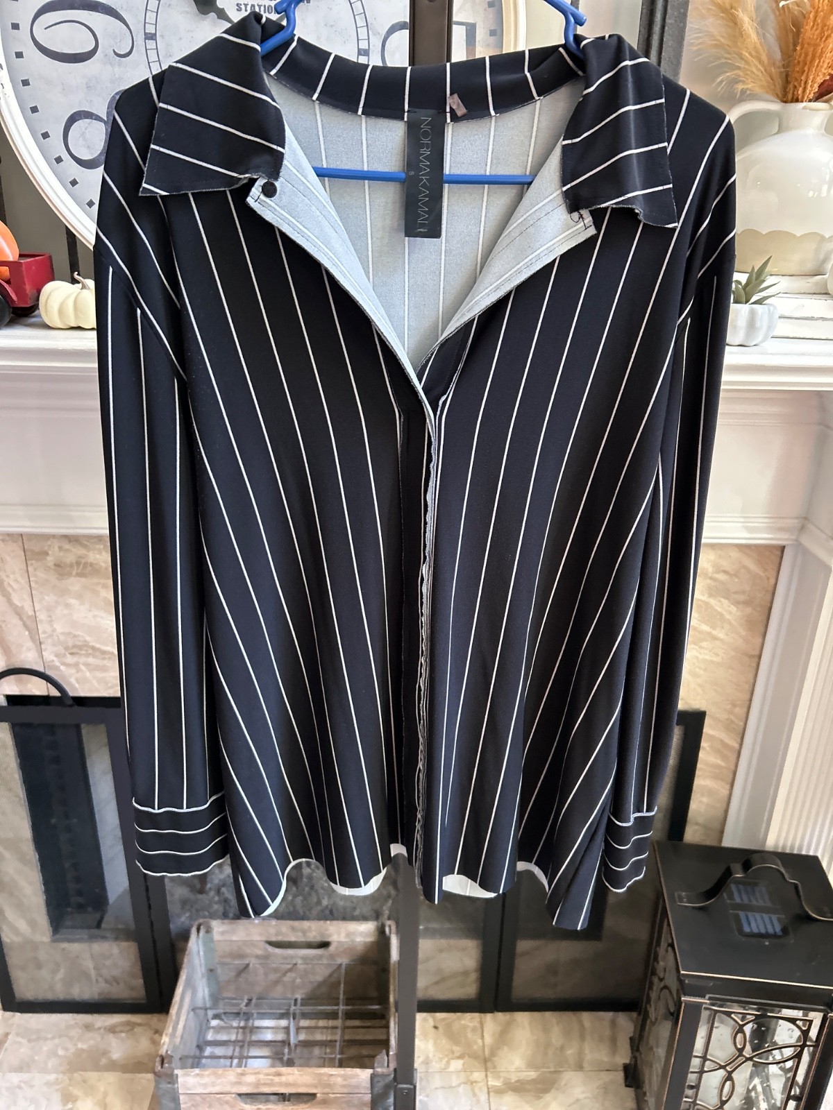 $115 NORMA KAMALI NK Shirt w/ Collar long-sleeve top – black / white pinstripe S