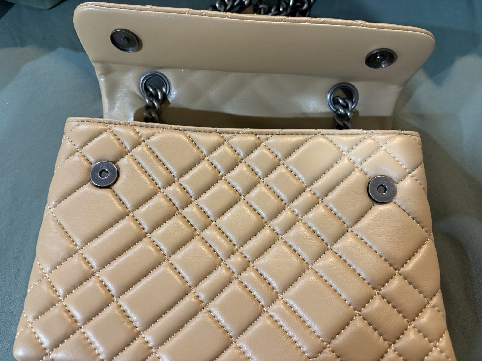 Kurt Geiger Brixton Lock Shoulder Bag In taupe/beige In Excellent Condition.