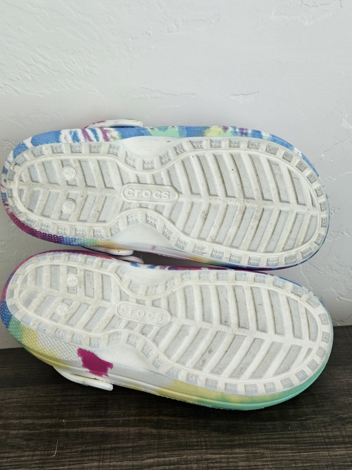 Clean GUC Crocs Classic Tie-Dye Hot Pink Lined Fuzzy Slides M 6/W 8 (US Size)