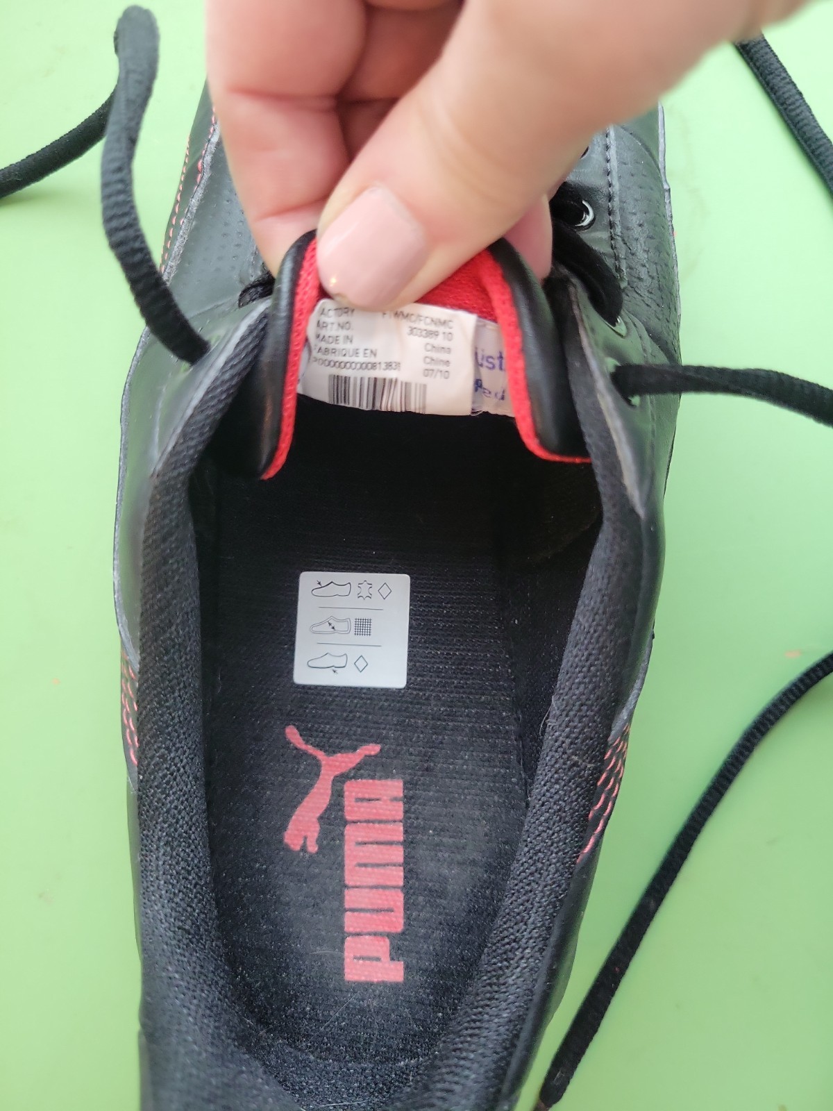 Puma Model 303389 10 REPLI CAT Leather SIZE 9.5 Black With Red Stitching