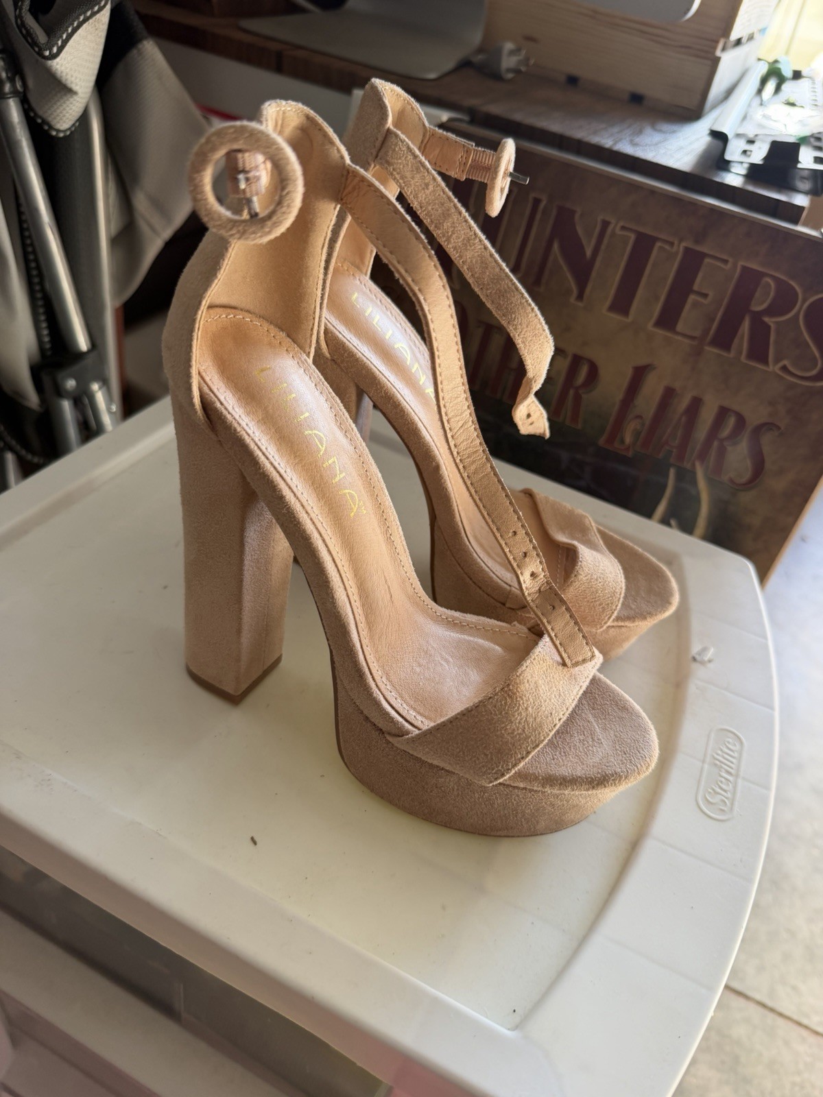 Xhilaration Beige Suede Platform Ankle Strap Block Heel Buckle Sandals 5.5