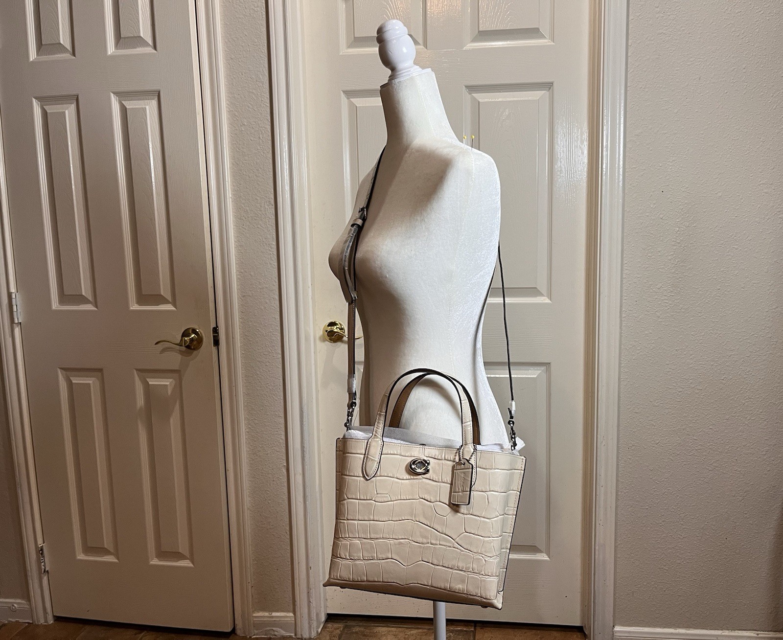 Coach Willow Tote 24 – Chalk, Embossed, Croc, Leather, NWT