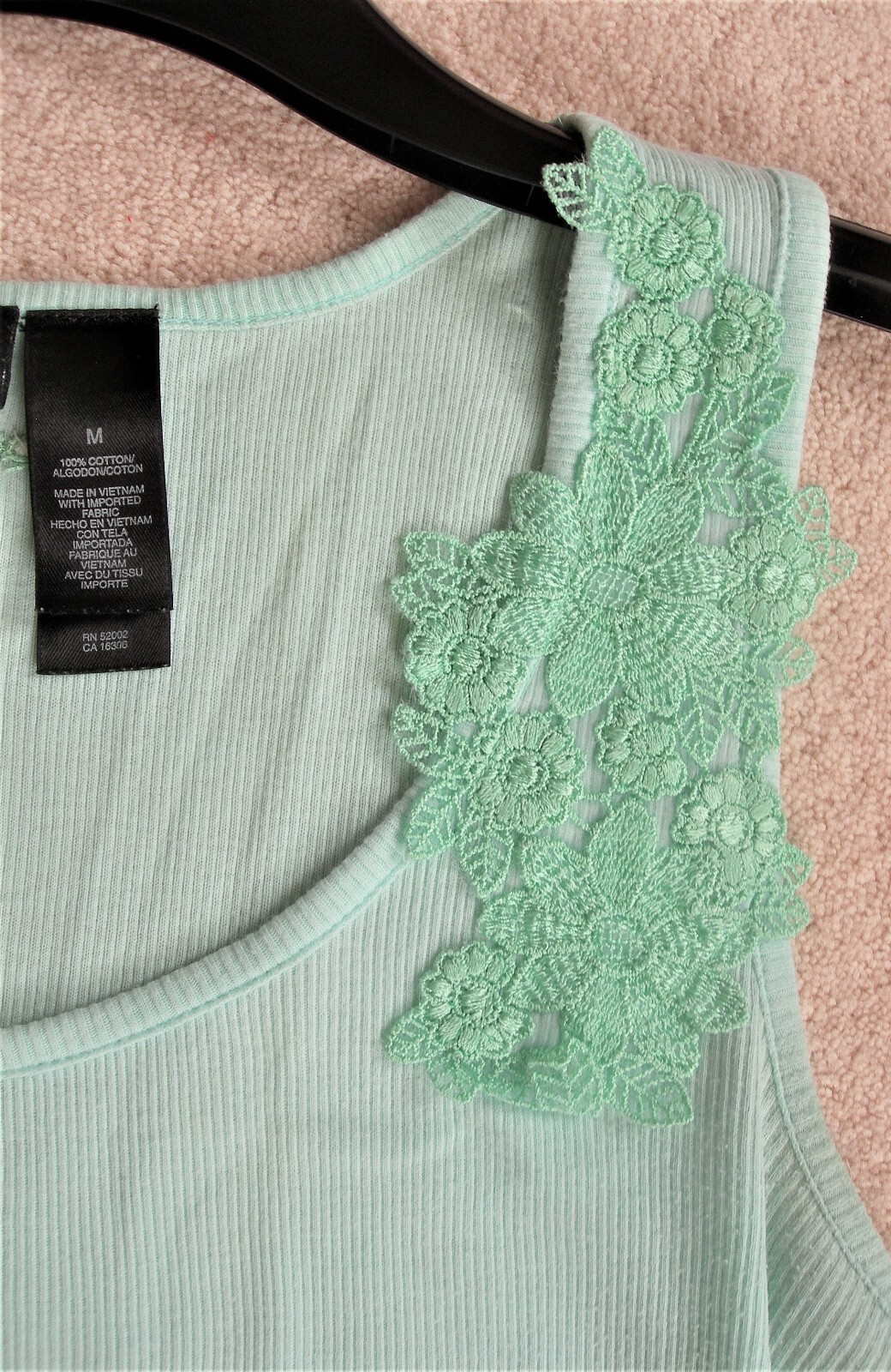 Pretty DKNY T-SHIRT / TOP with APPLIQUE : MEDIUM with STRETCH, 14 / 16