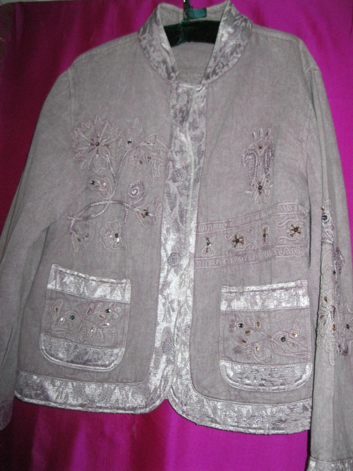 FLASHBACK LABEL, TAN COLORED COTTON JACKET, W/ COLLAR & BEADS, SZ M.