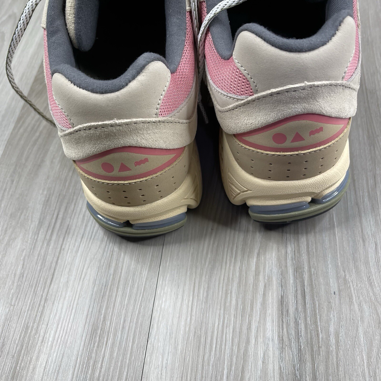 New Balance 2002R Beige Purple Pink Tan Hiking Trail Shoes M2002RWL Mens 12 NWOB