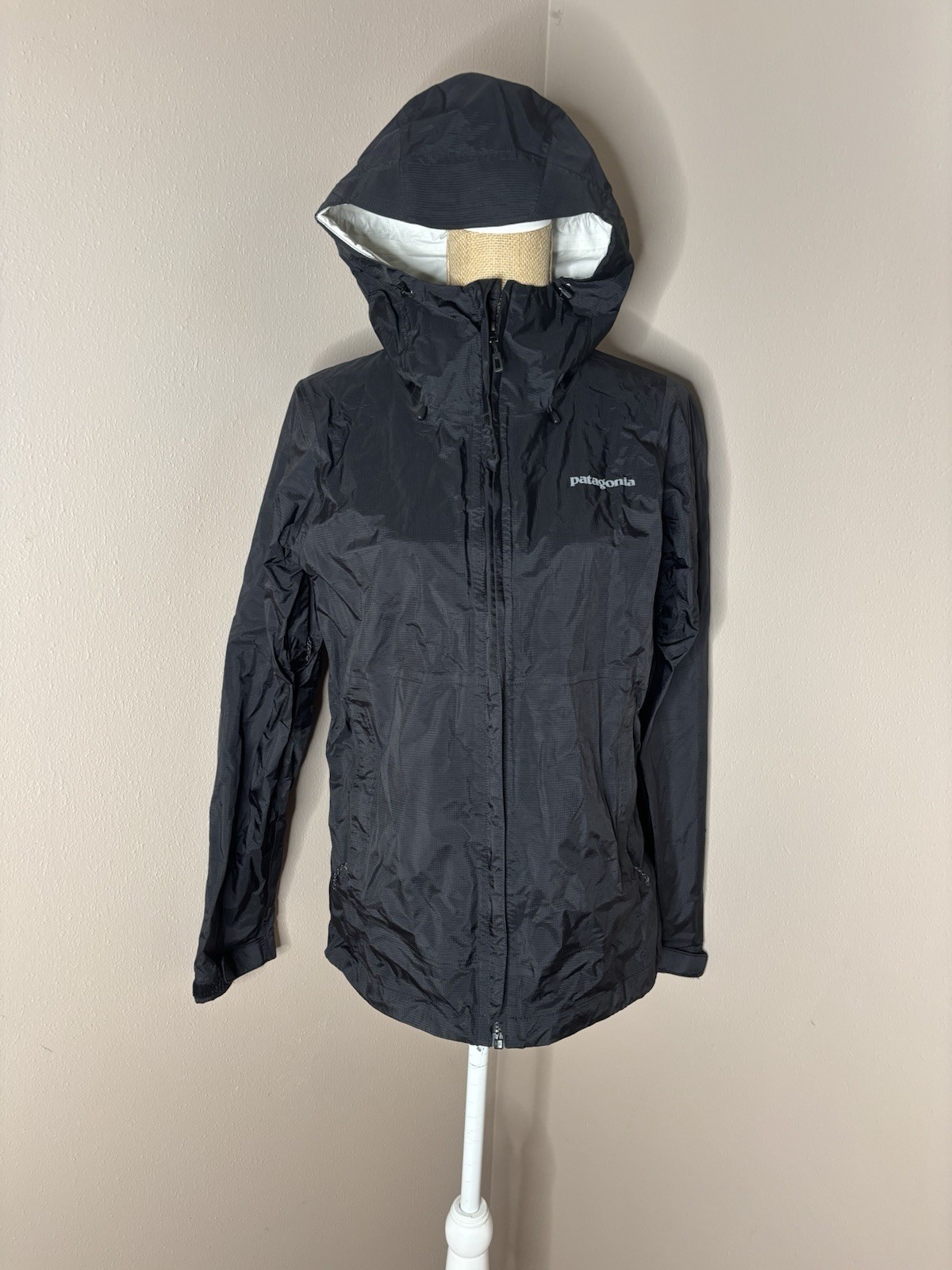 Patagonia Women’s Black Hooded Rain Shell Jacket Size Medium