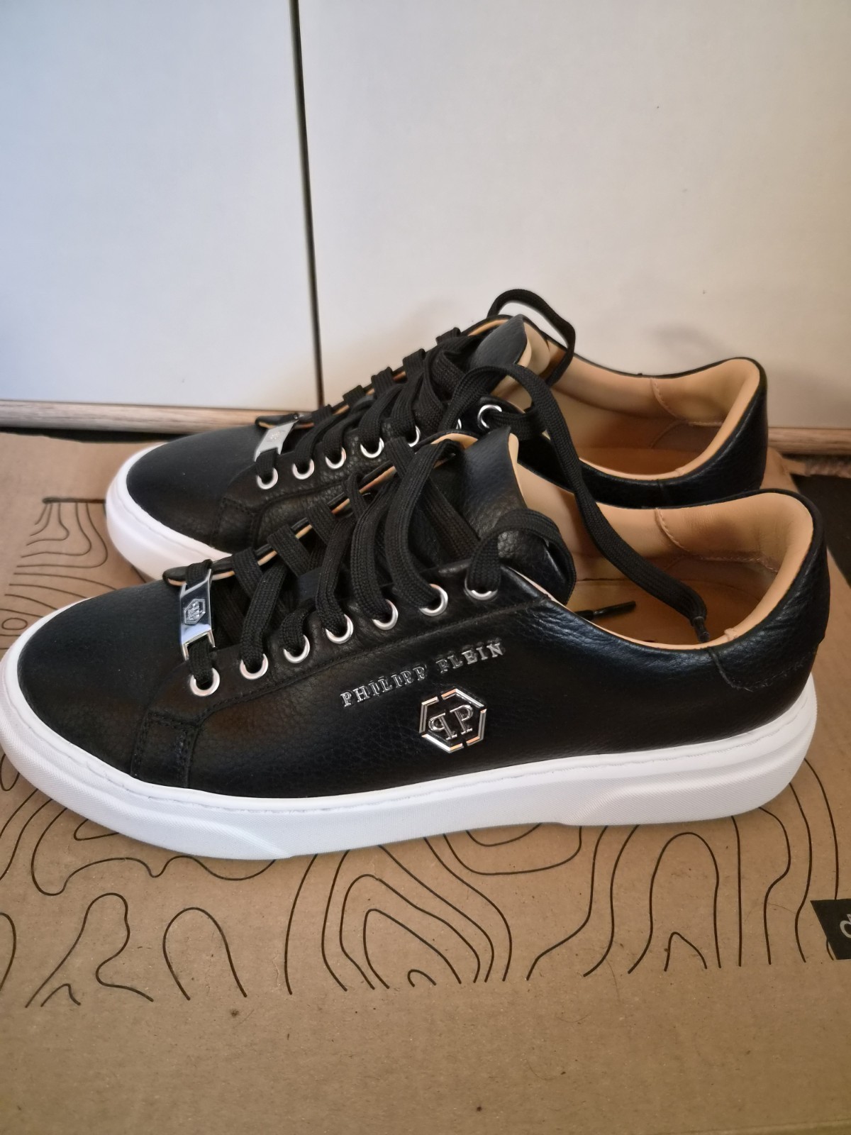 Philipp Plein sneakers size 41, leather, made in Italy, black, white